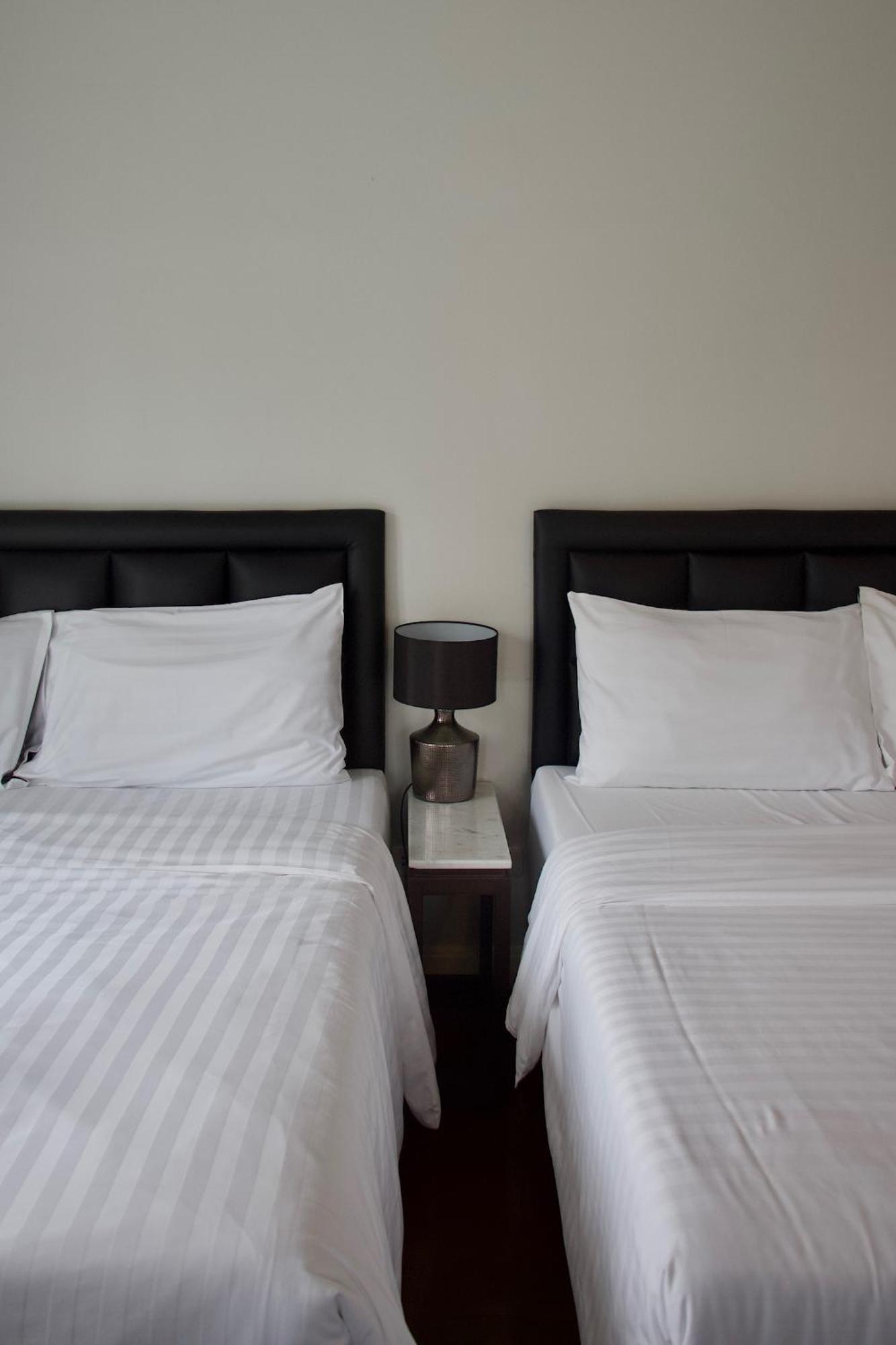 Apartment Entire Townhome 3br3b, Pool, Sukhumvit-emsphere *