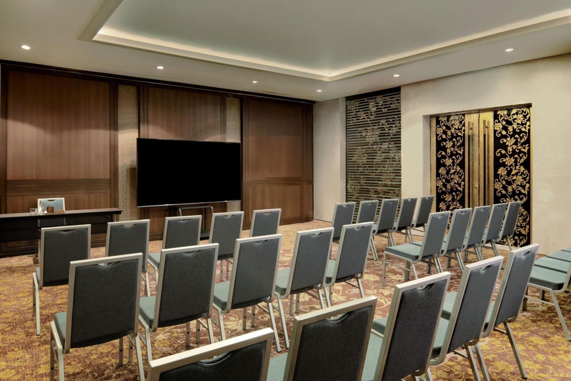 Hotel Royal Orchid Sheraton Riverside 5*