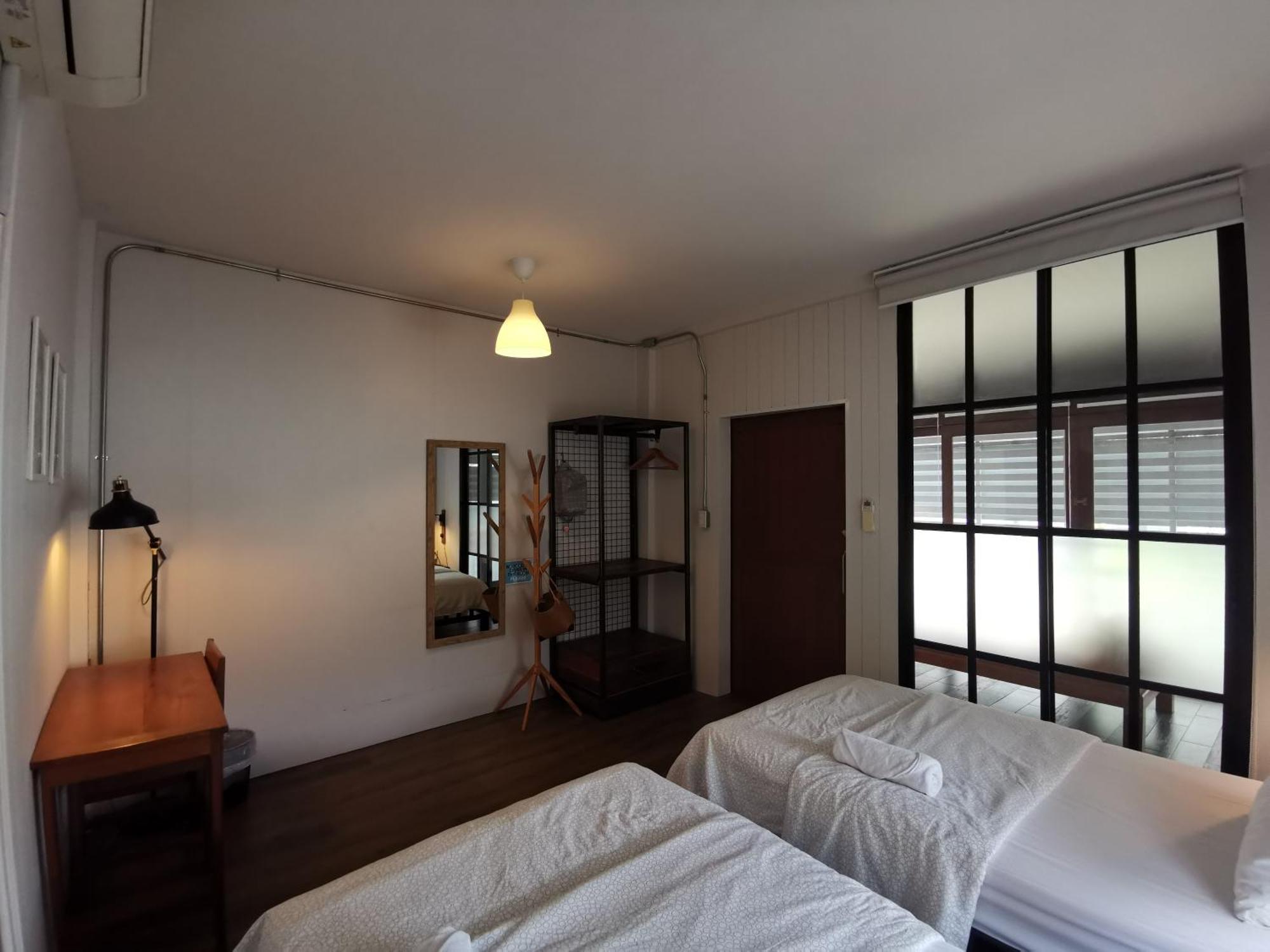 Liaw Base House Asrama *