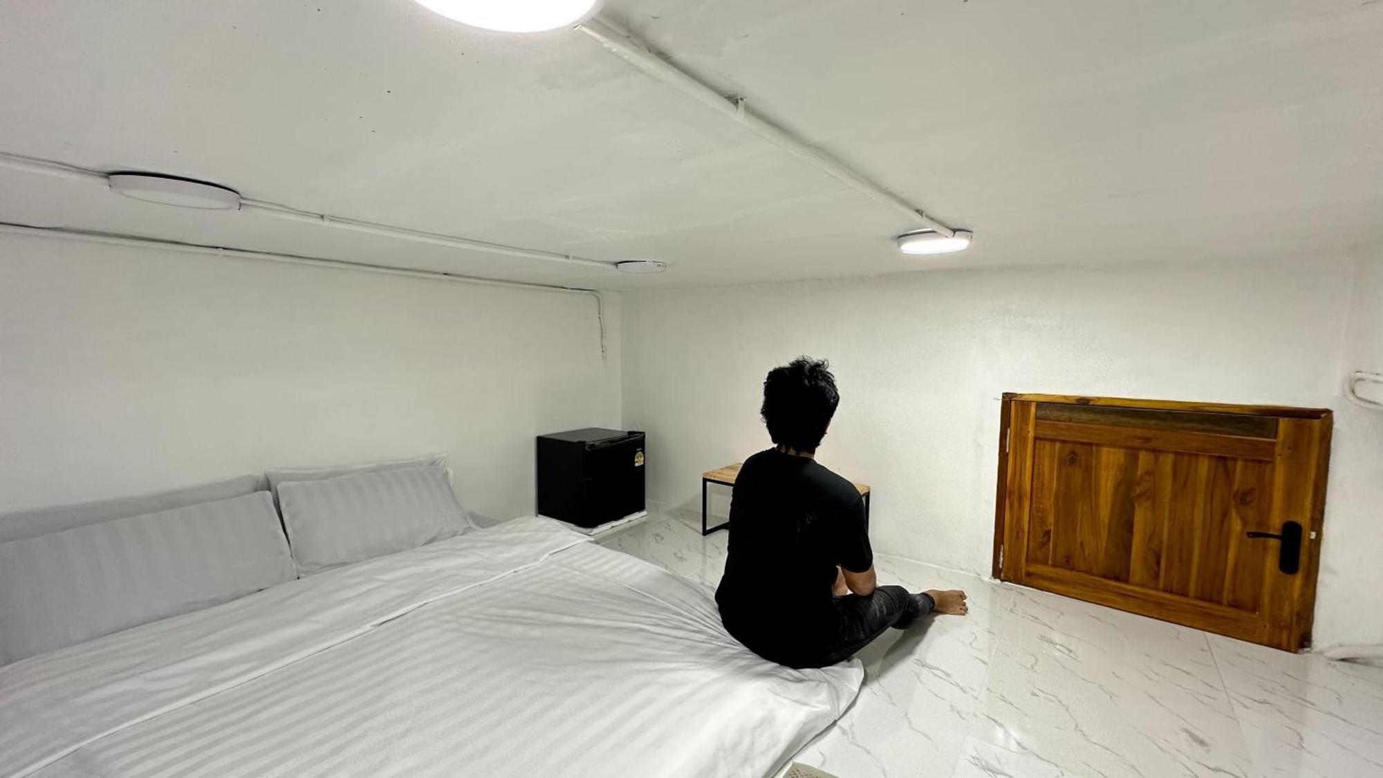 Megun Capsule 150 Cm Apartment Bangkok