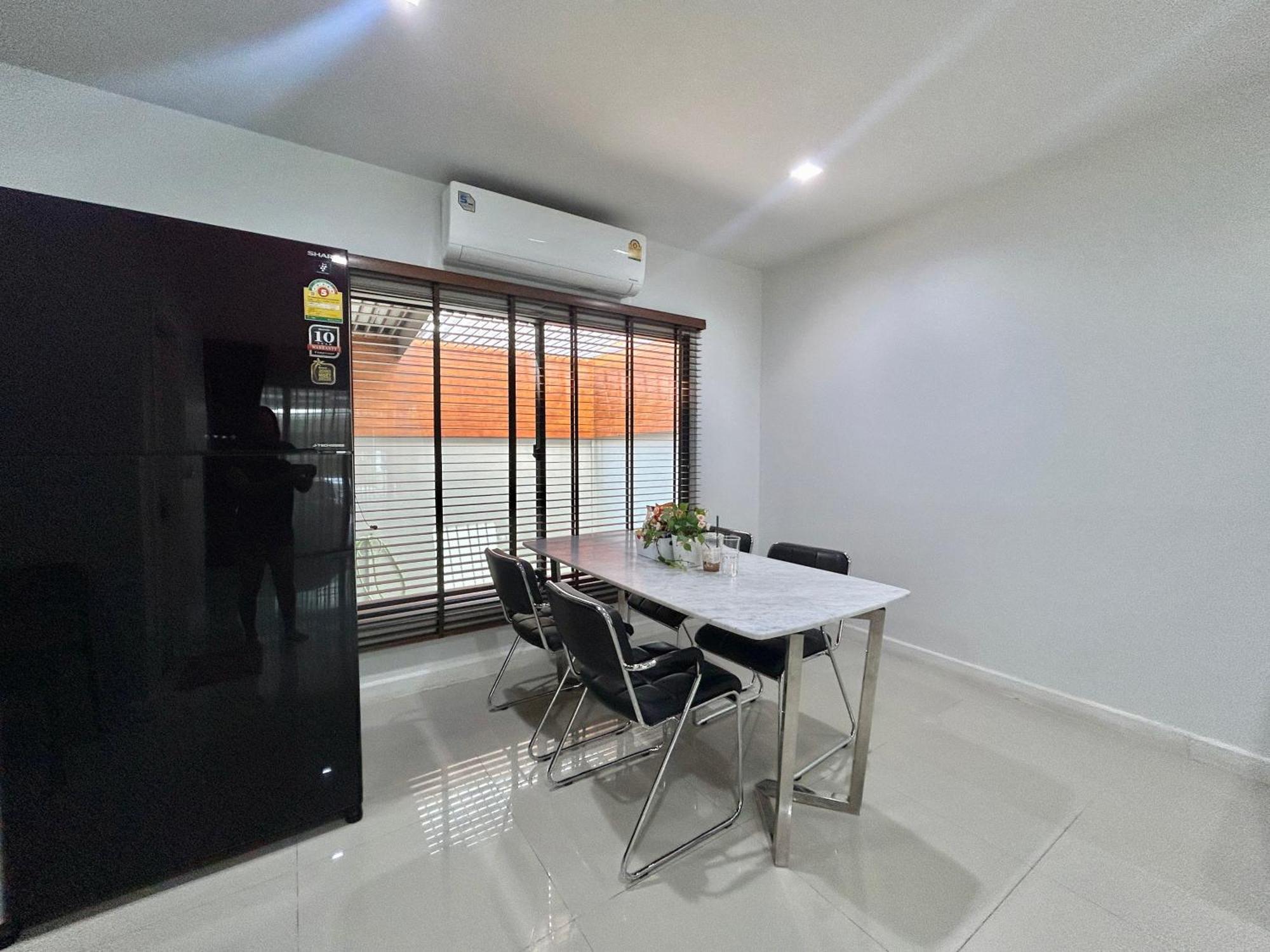 3 Bedrooms Townhome Near Mega Bangna * Bangkok