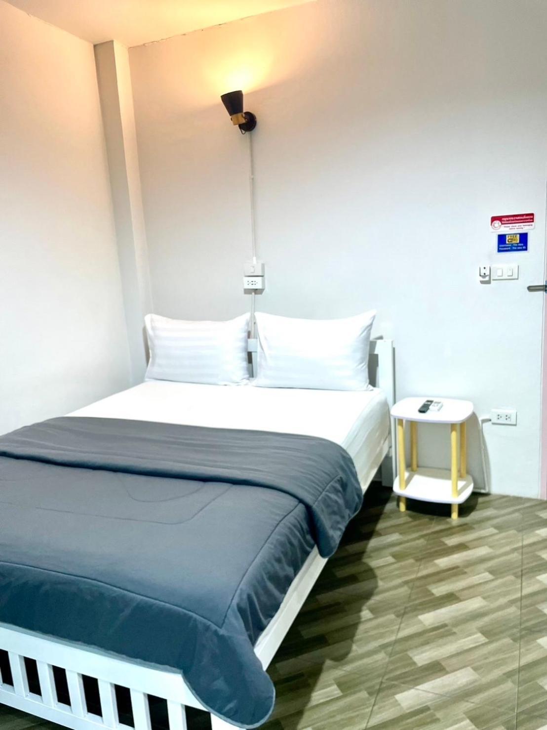Hostal The Alex