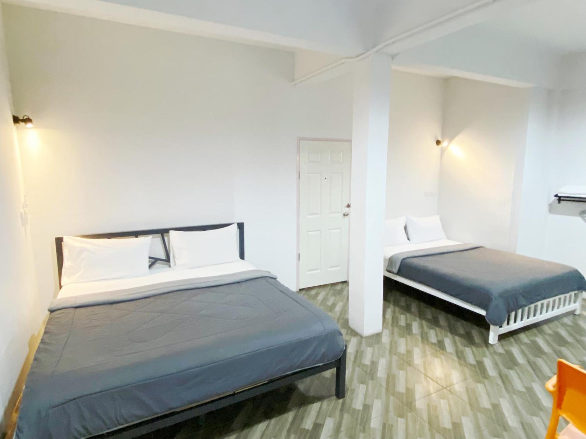 Hostal The Alex Bangkok