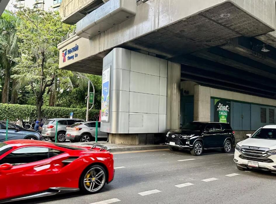 Bts Thonglor Luxury 35sqm With Pool & Sauna Apartment Bangkok