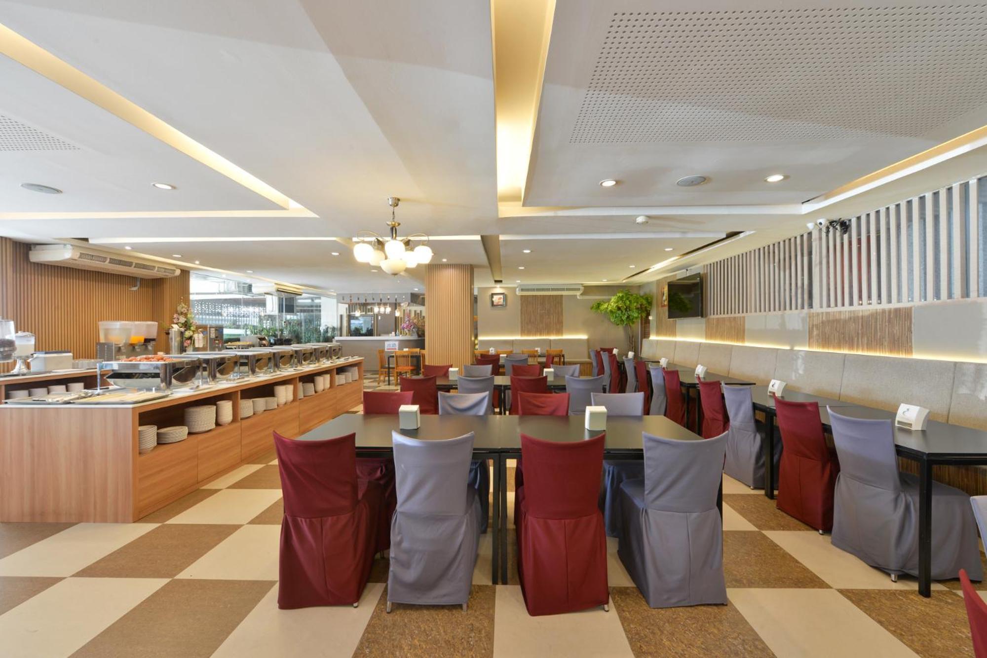 Three Seasons Hotel 5*