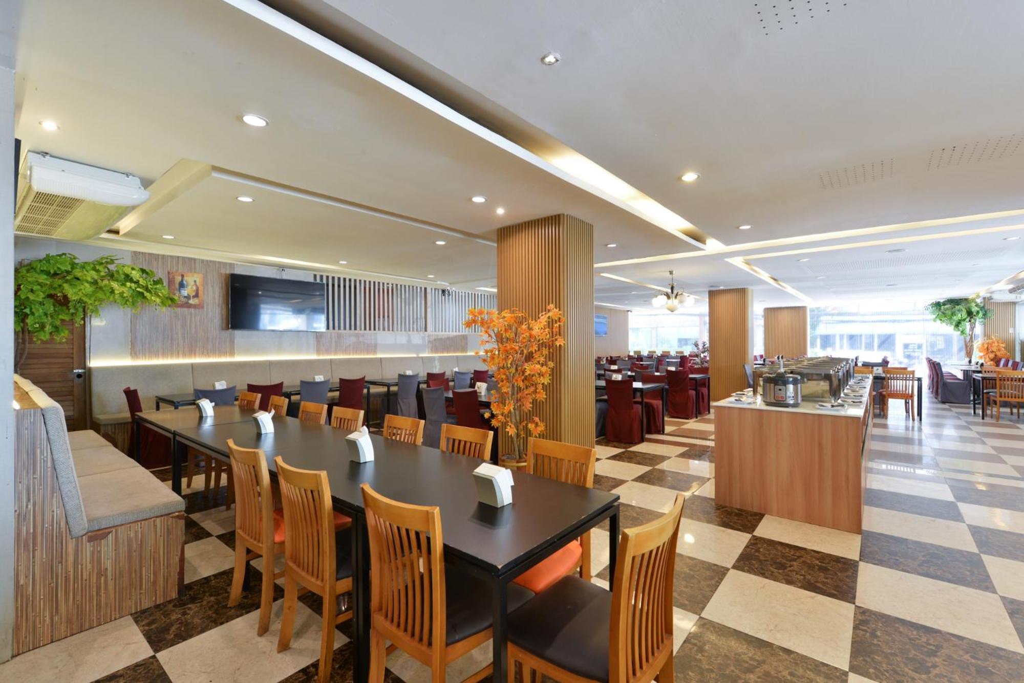 Hotel Three Seasons 5*