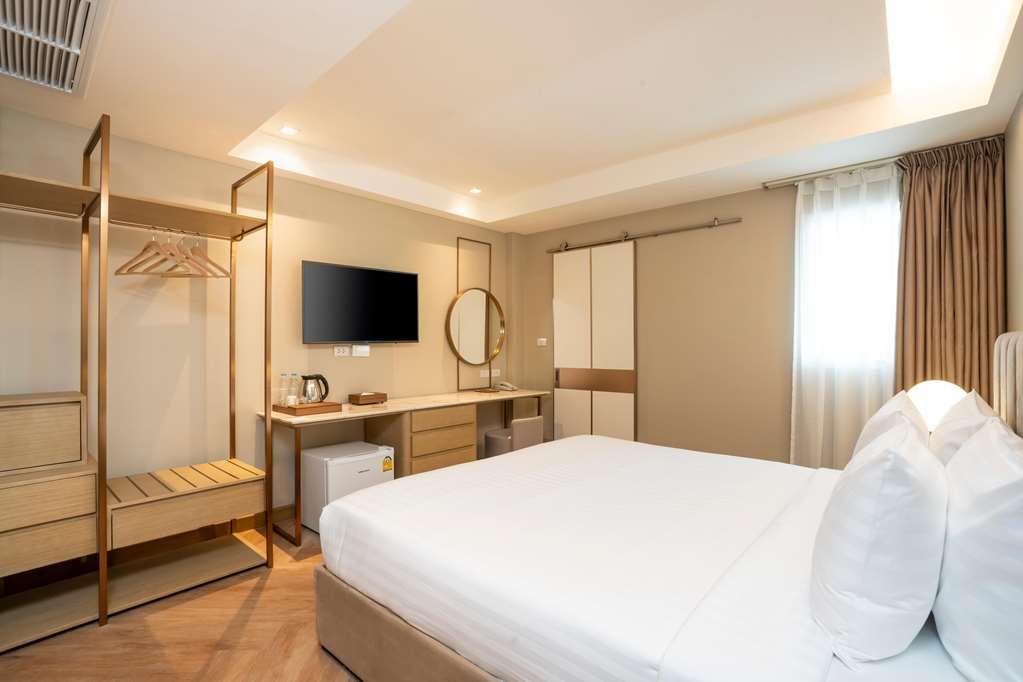 Away Riverside Kene Hotell