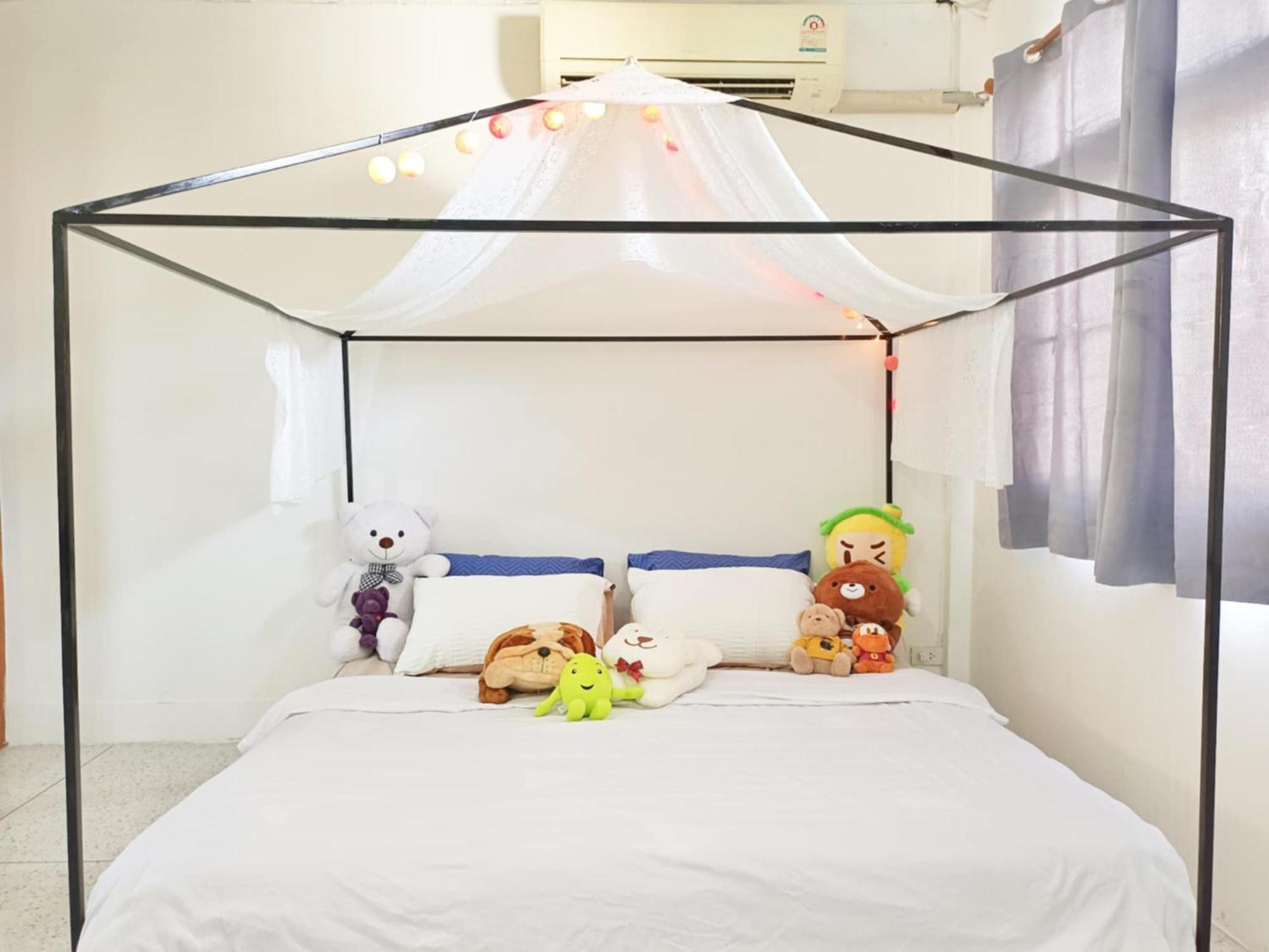 Nhà nghỉ Entire House For 16 People - Walking Distance From Bts Onnut