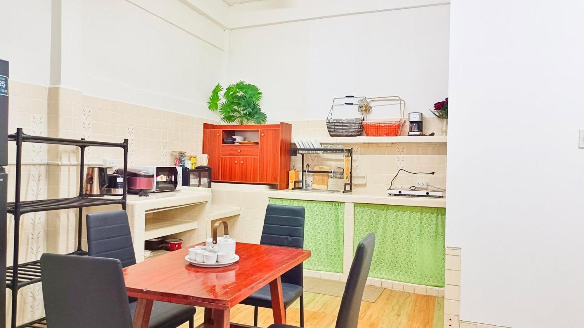 Entire House For 16 People - Walking Distance From Bts Onnut Nhà nghỉ