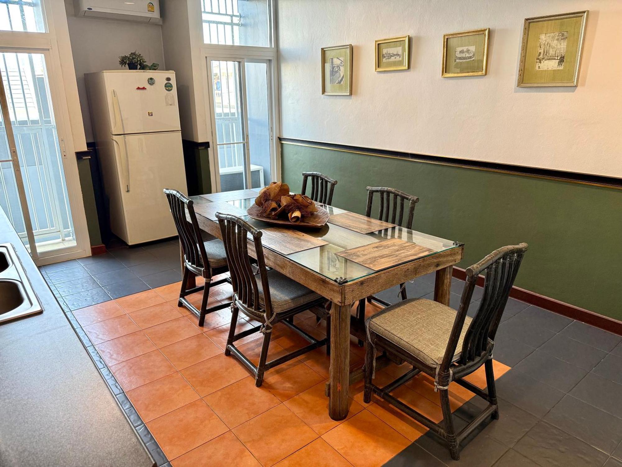 Samsen Spacious 2br Contemporary Thai Style Căn hộ *