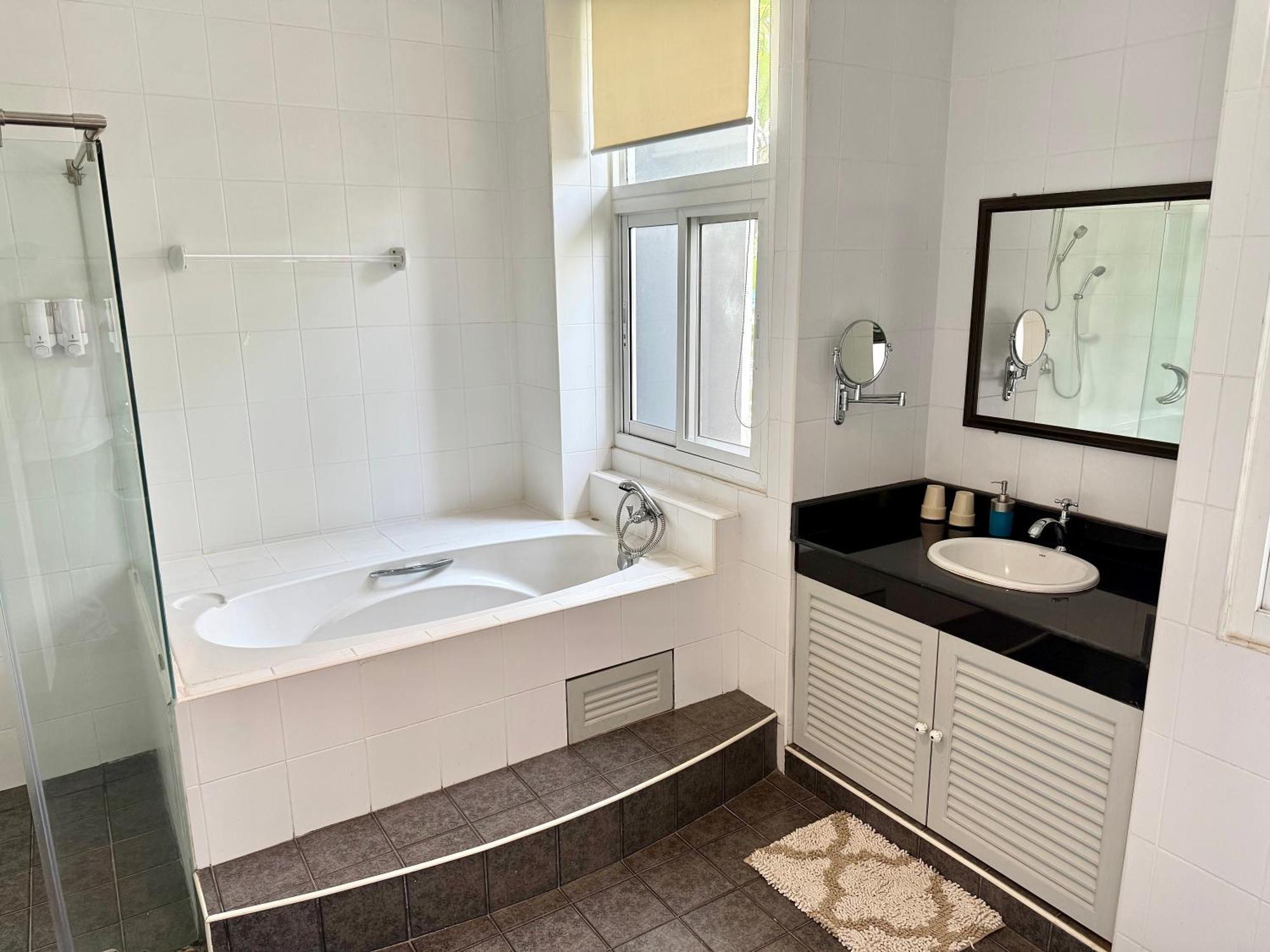 Samsen Spacious 2br Contemporary Thai Style Căn hộ Bangkok