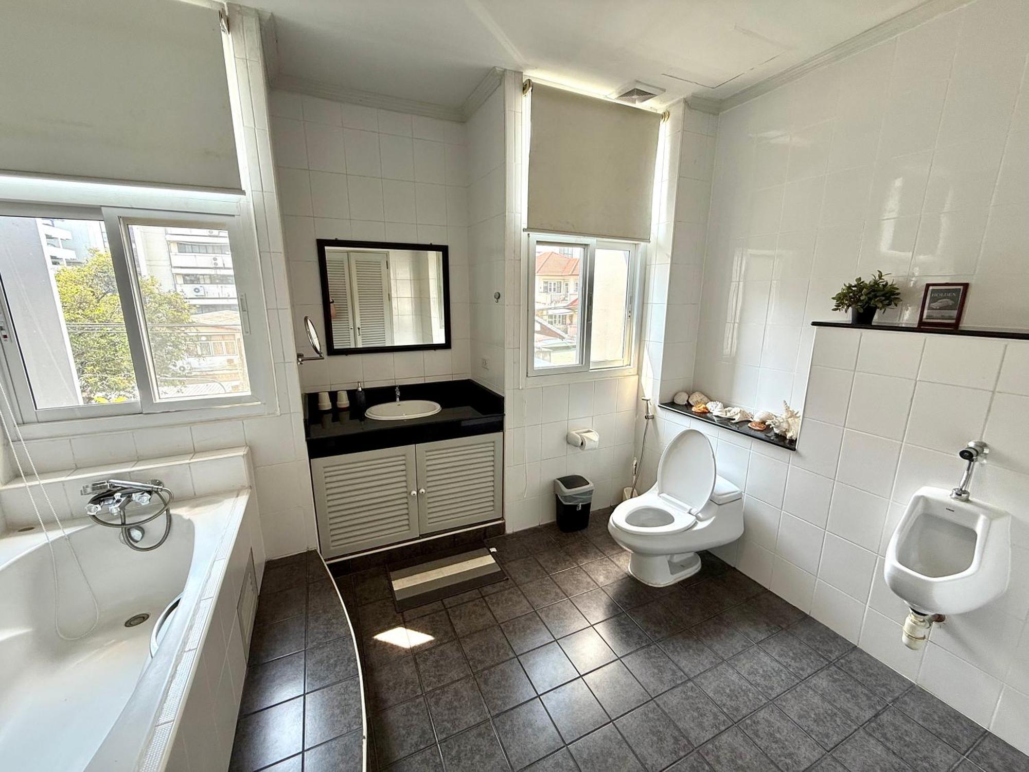 Samsen Spacious 2br Contemporary Thai Style Căn hộ Bangkok