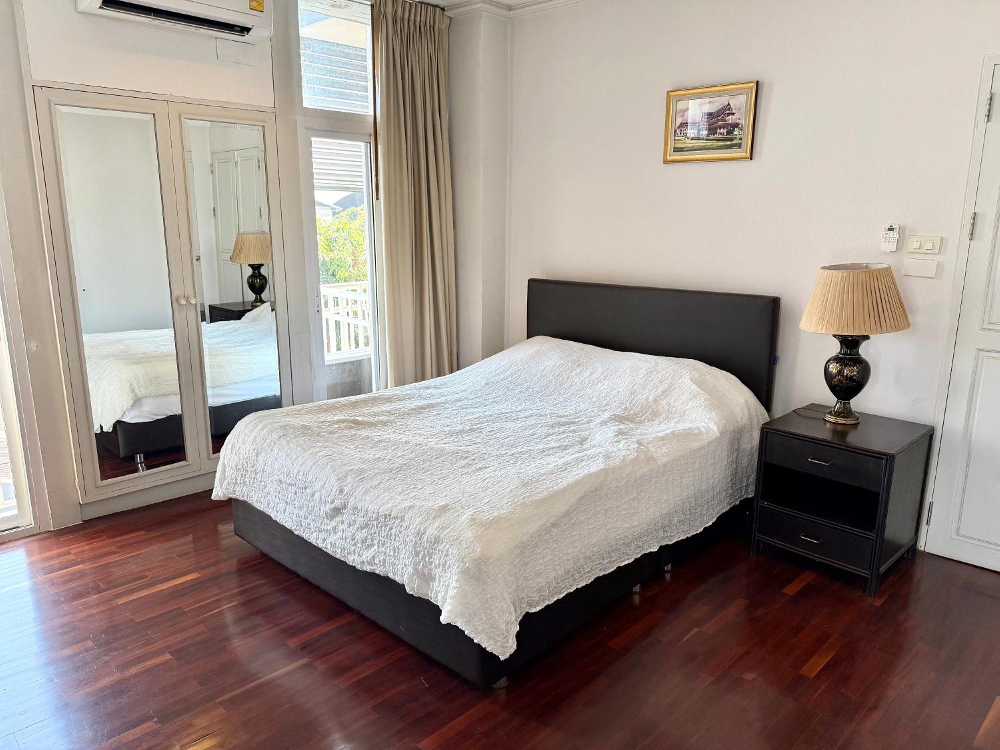 Samsen Spacious 2br Contemporary Thai Style Căn hộ *