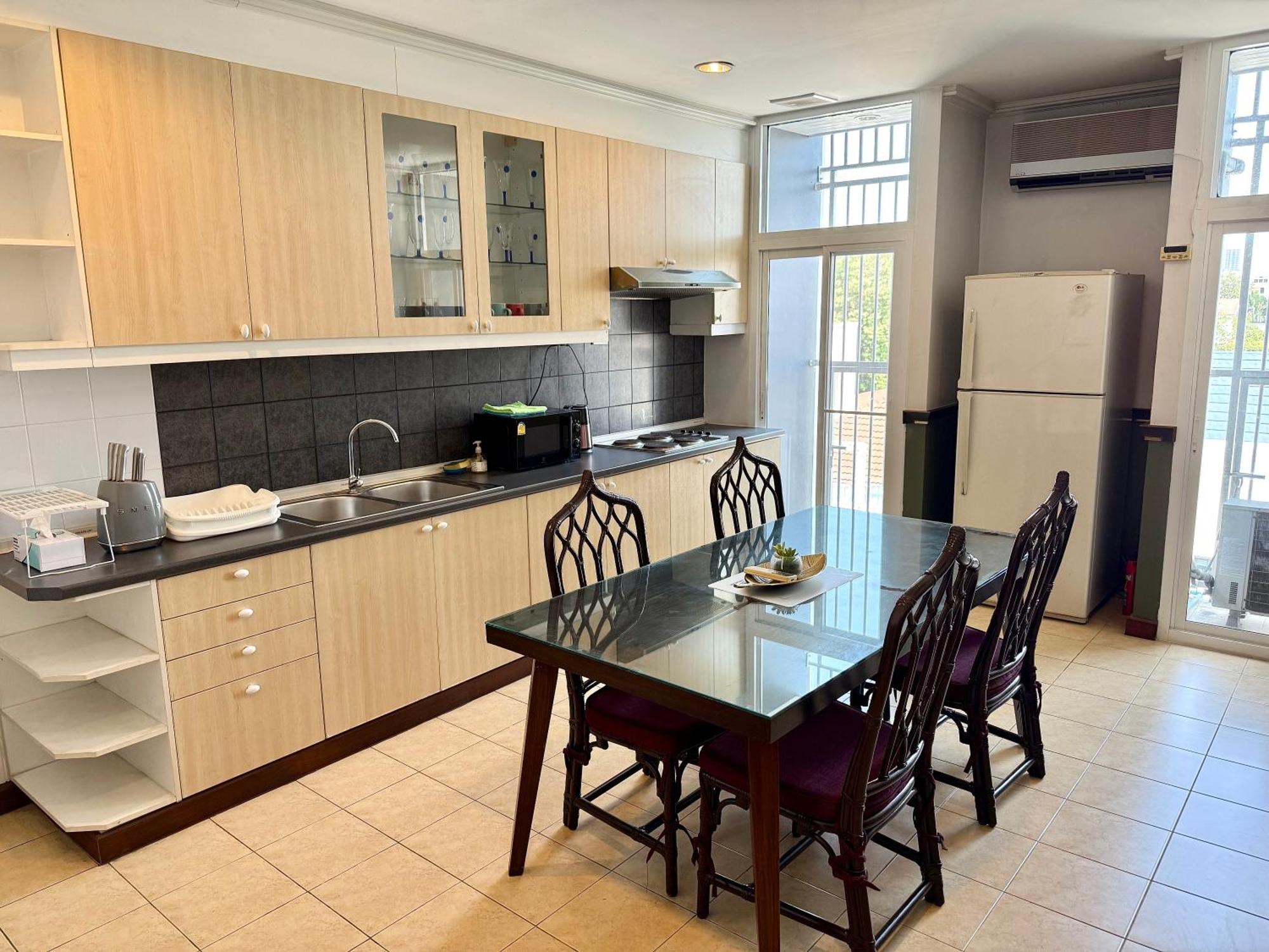 Samsen Spacious 2br Contemporary Thai Style Căn hộ *