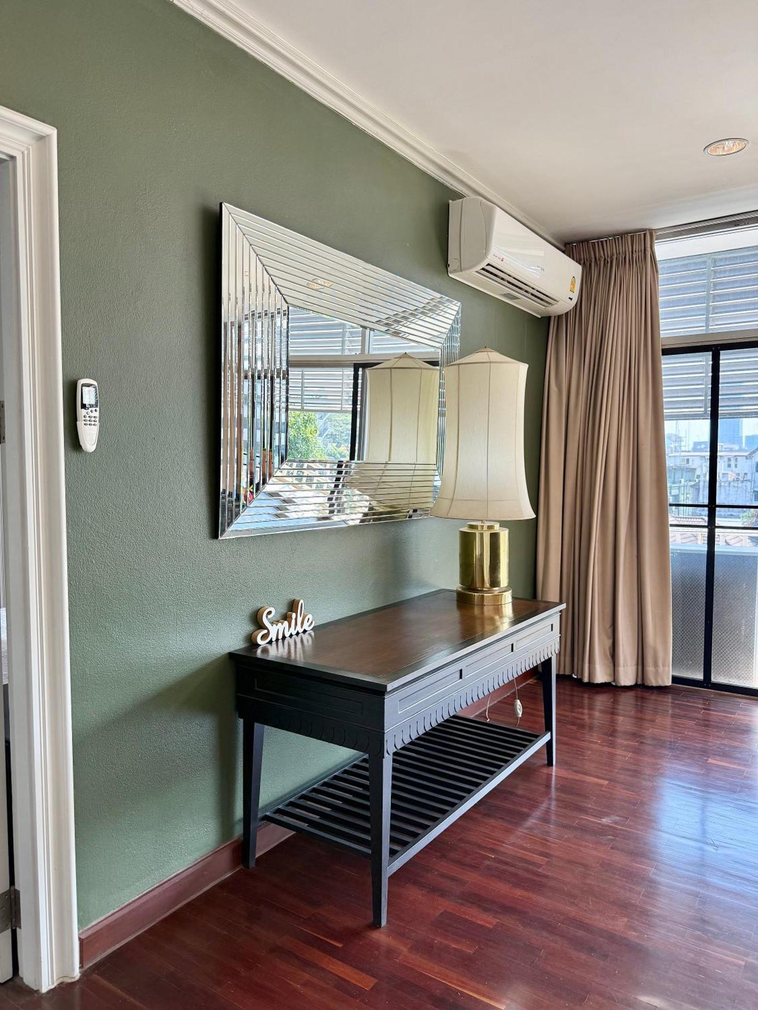 Samsen Spacious 2br Contemporary Thai Style Căn hộ