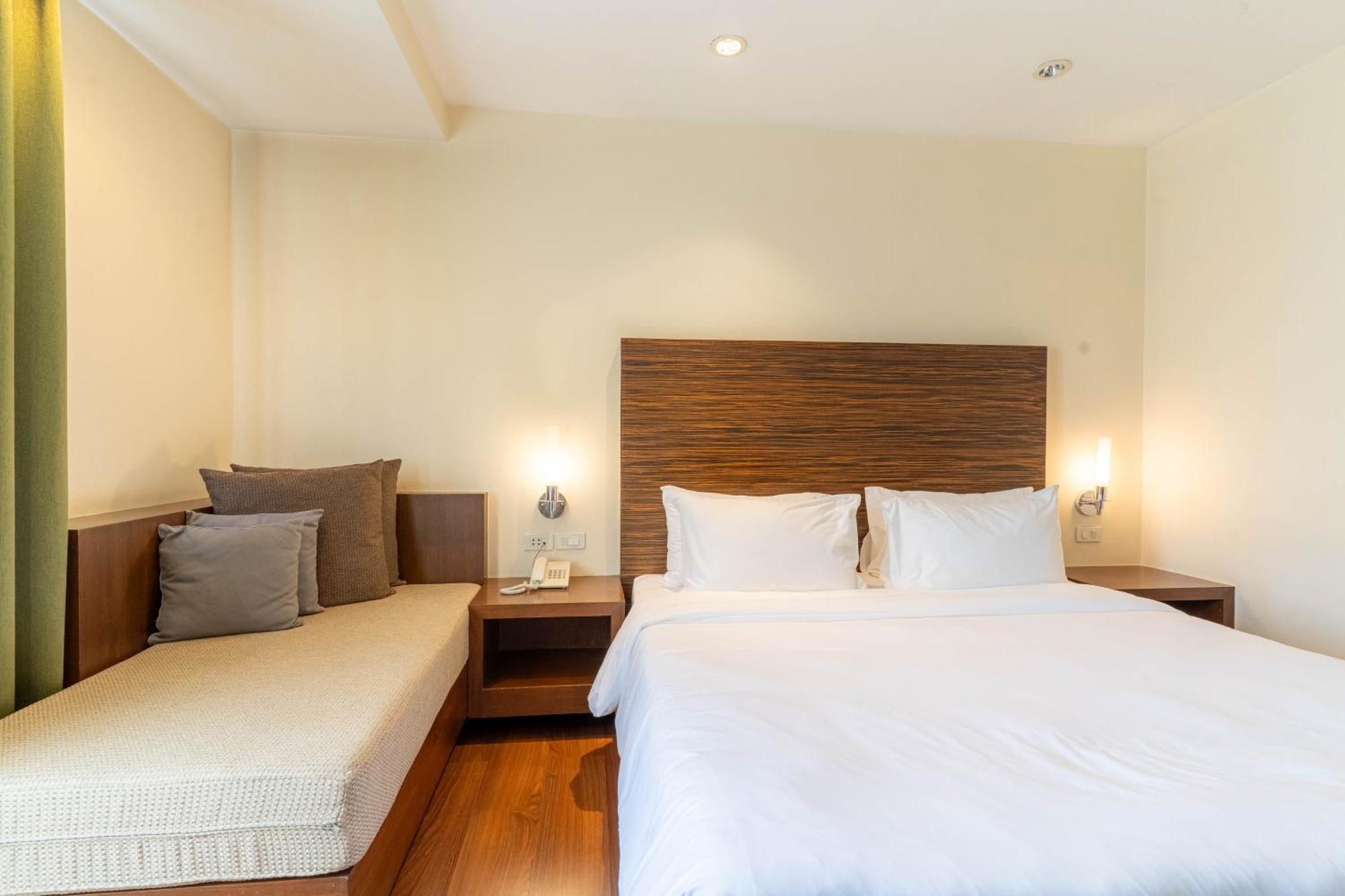 Hotel Journeyhub Sukhumvit 26, - Formerly St 4*