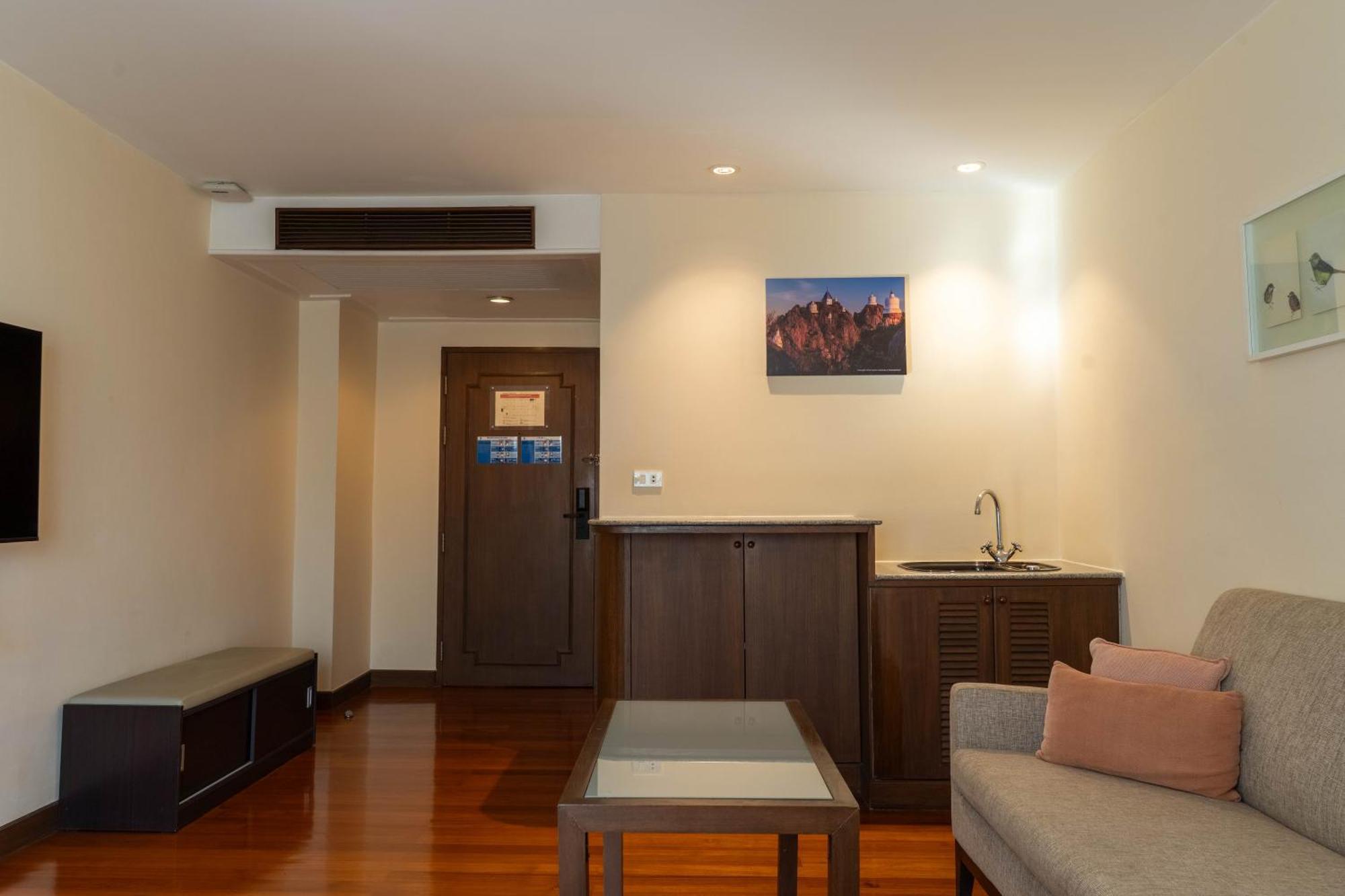 Journeyhub Sukhumvit 26, - Formely St 4*