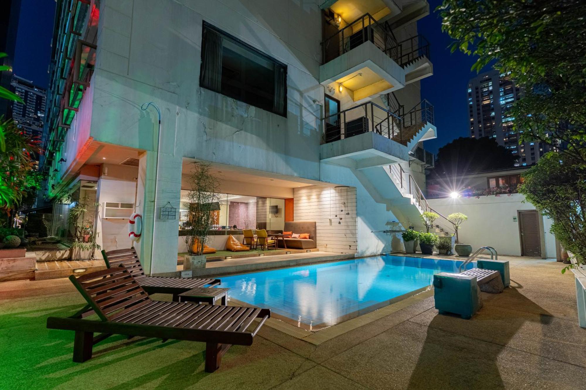 Hotel Journeyhub Sukhumvit 26, - Formely St