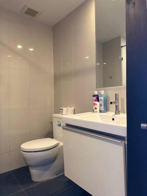 Apartment Stylish Bedroom, Bts Asok, Sukhumvit Bangkok