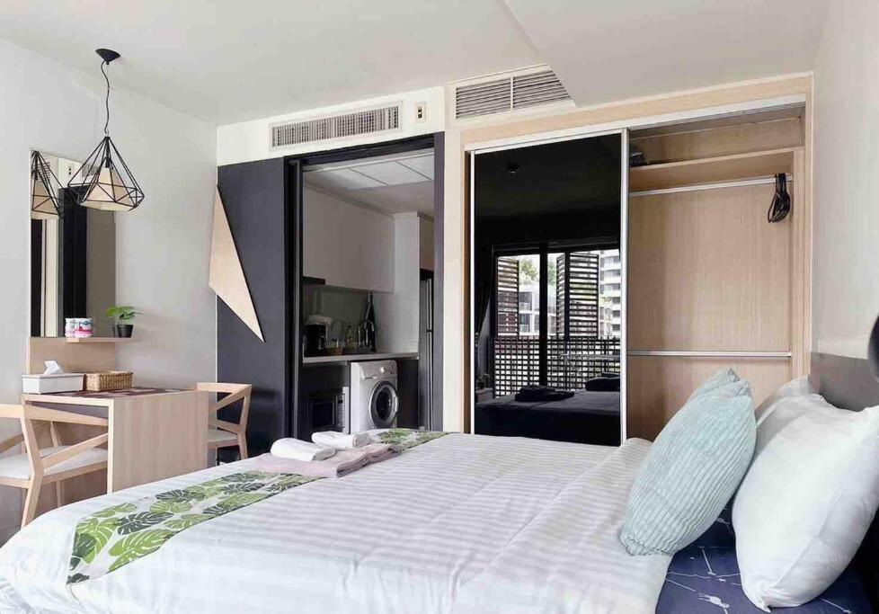 Stylish Bedroom, Bts Asok, Sukhumvit Apartment