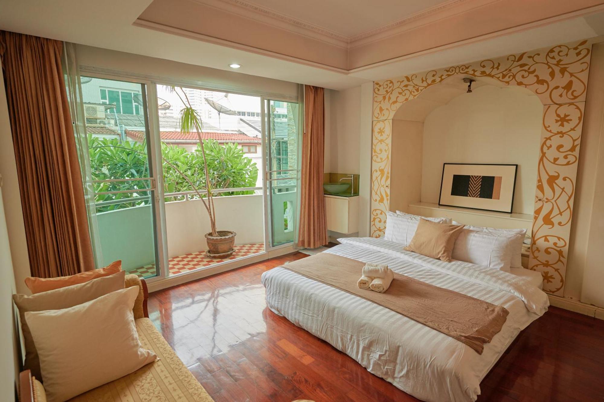 Low-rise House For Groups Near Bts & Emdistrict For Spacious Cozy Holiday home Bangkok