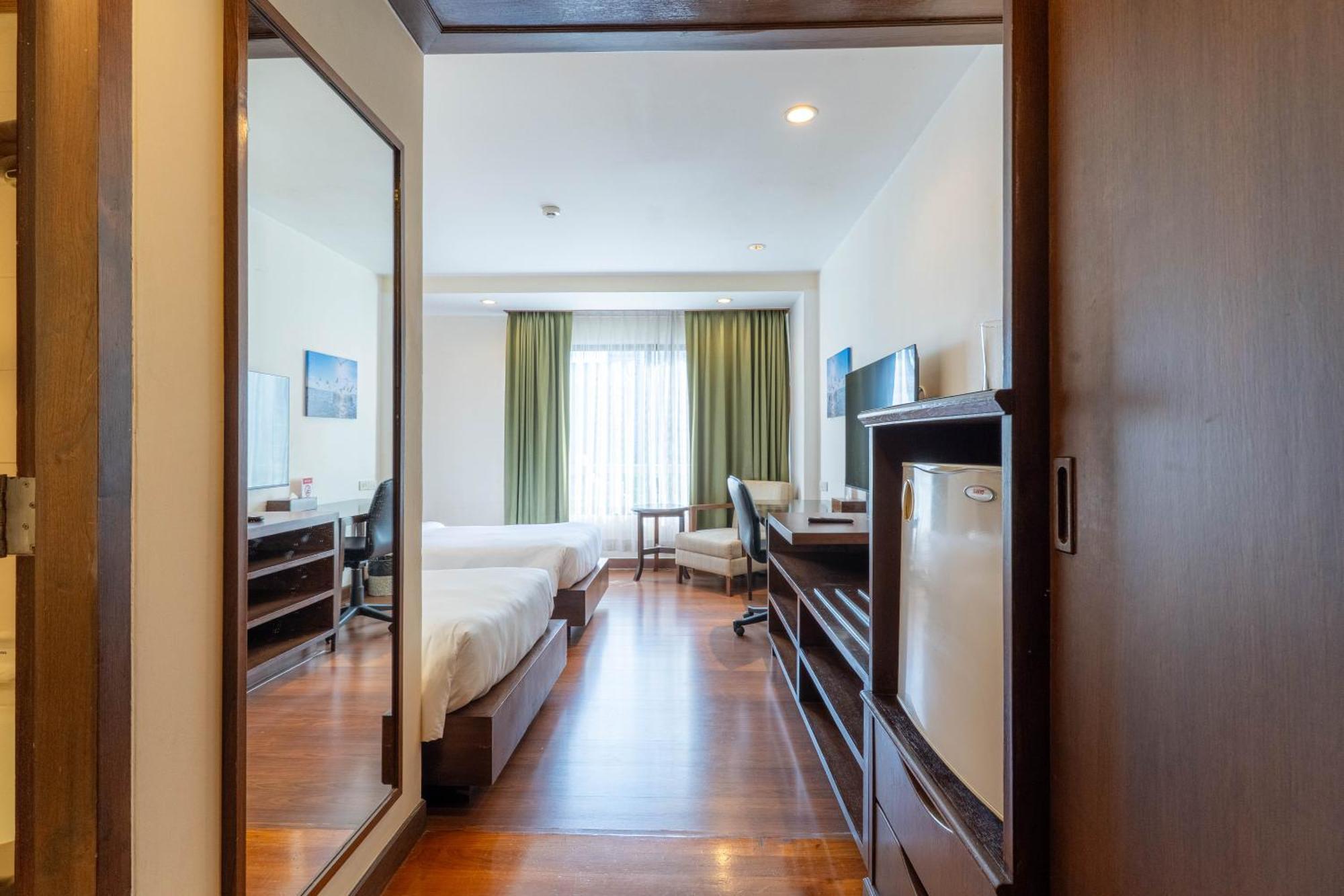 Hotel Journeyhub Sukhumvit 26, - Formely St 4*