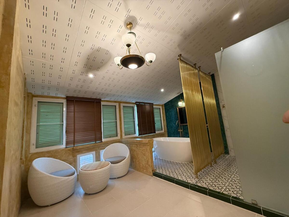 Luan Heritage Surawong Villa