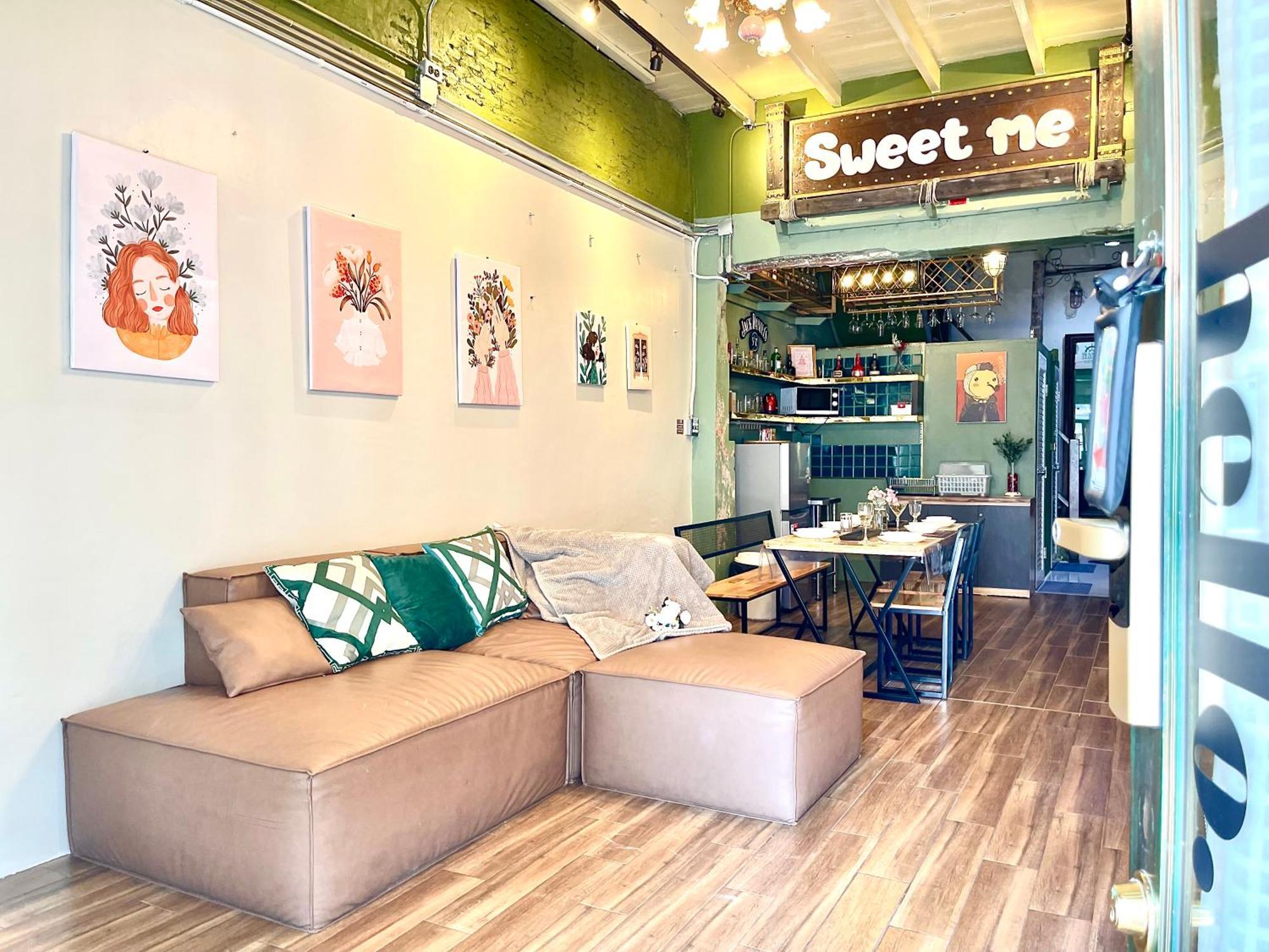 Unwind In The City, Near Grandpalace