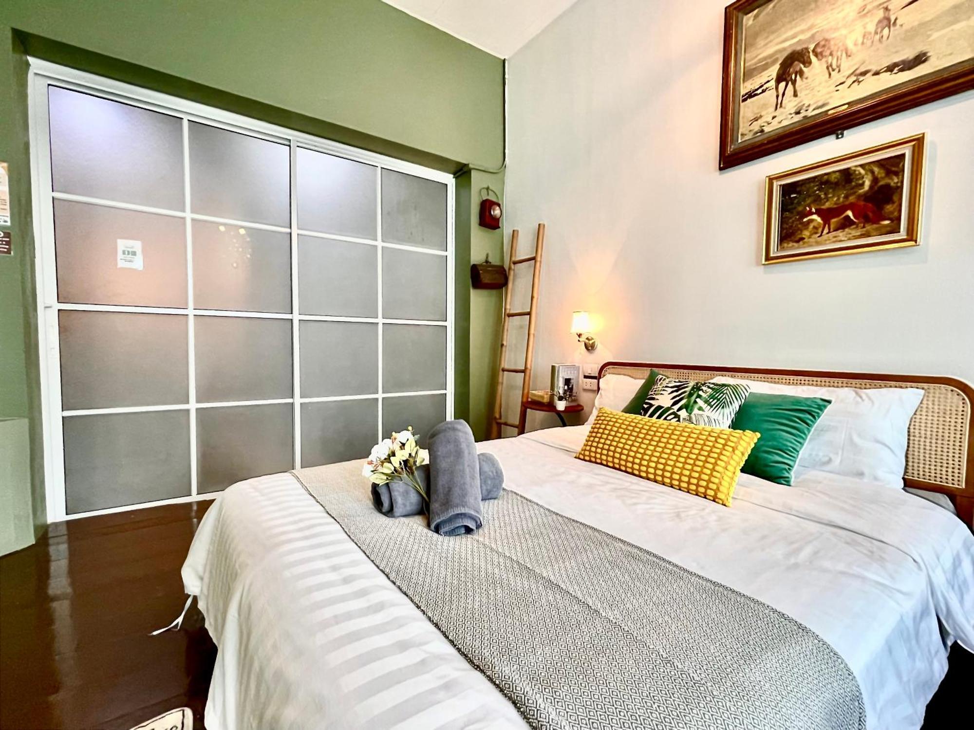 Unwind In The City, Near Grandpalace Apartment