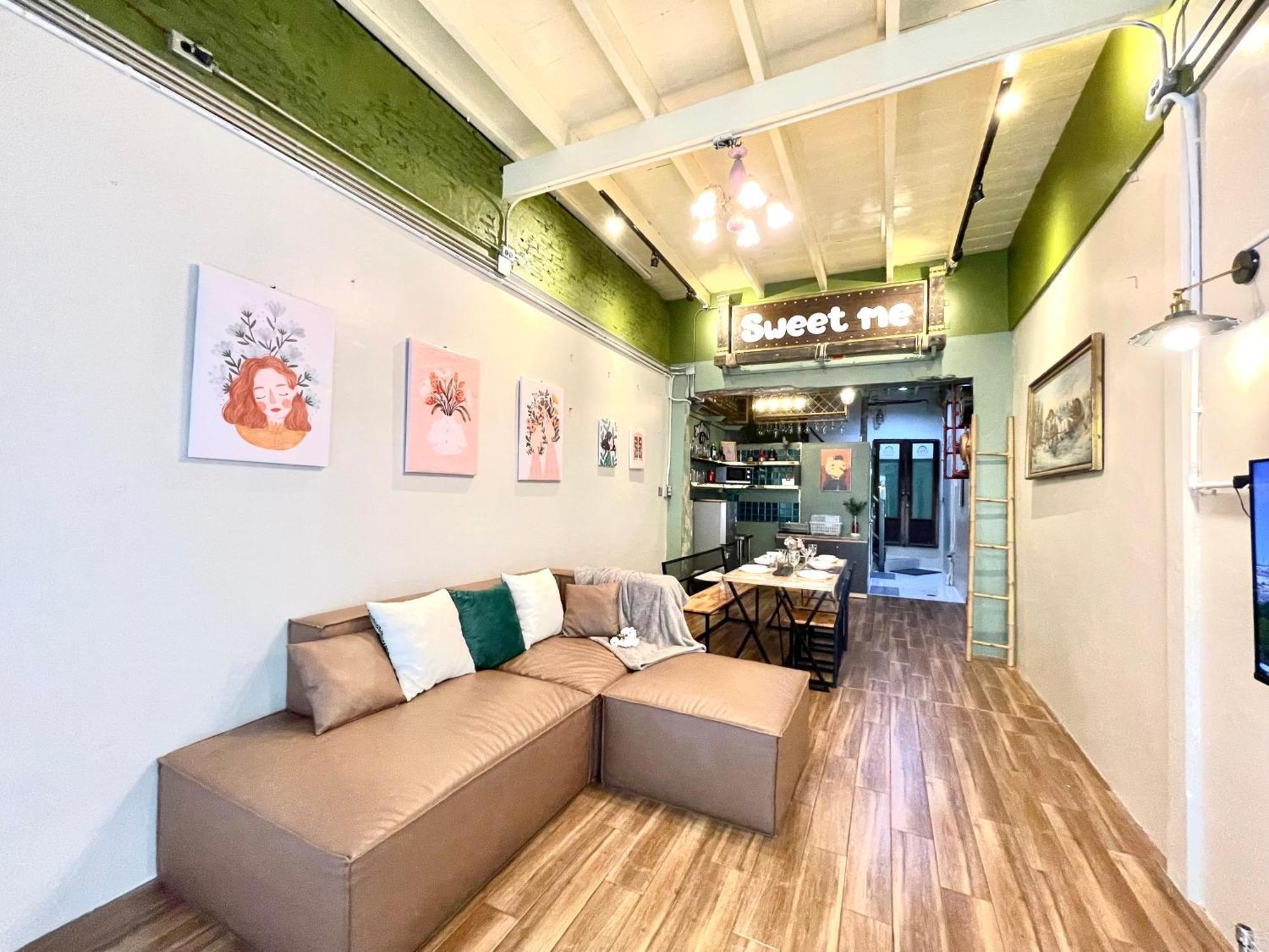 Unwind In The City, Near Grandpalace