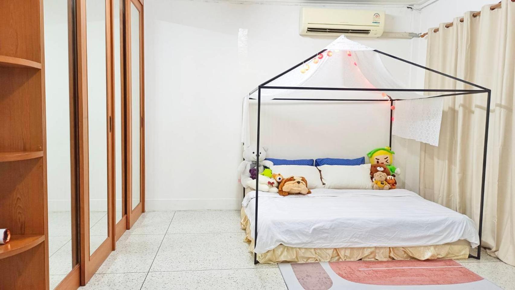 Nhà nghỉ Entire House For 16 People - Walking Distance From Bts Onnut *