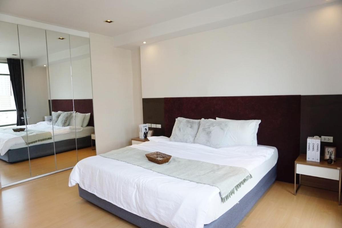 High Floor Great View 2br 2ba 3 Mins To Nana Bts Bangkok