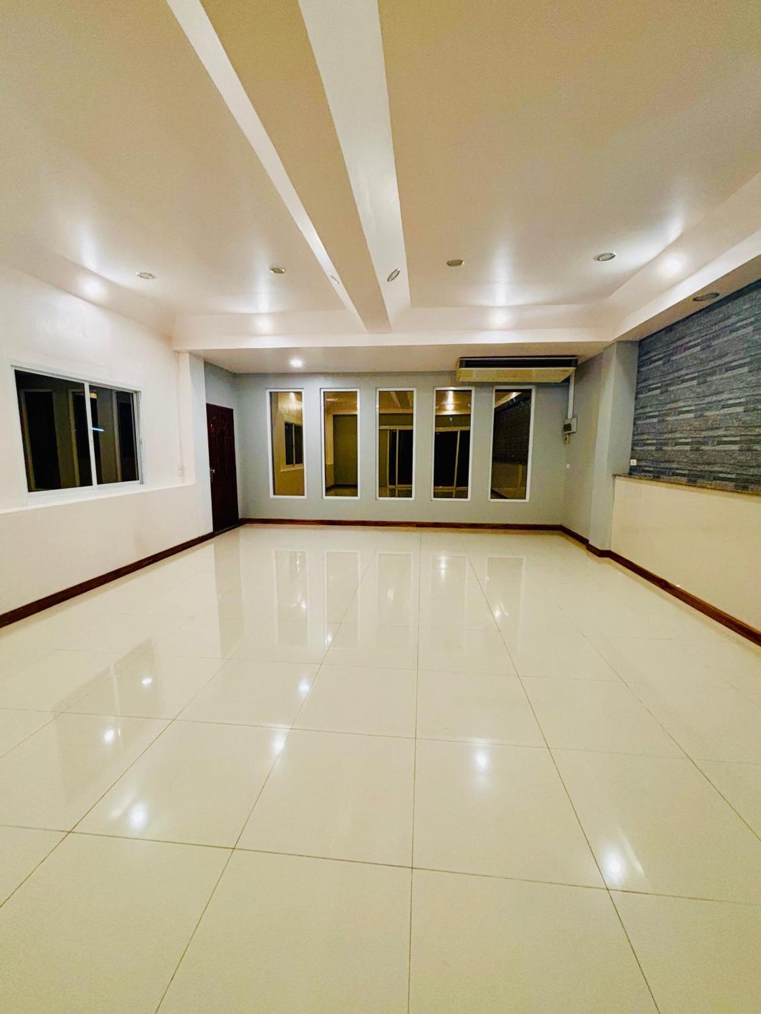 Ree- Riverside,rama 3 Hotel