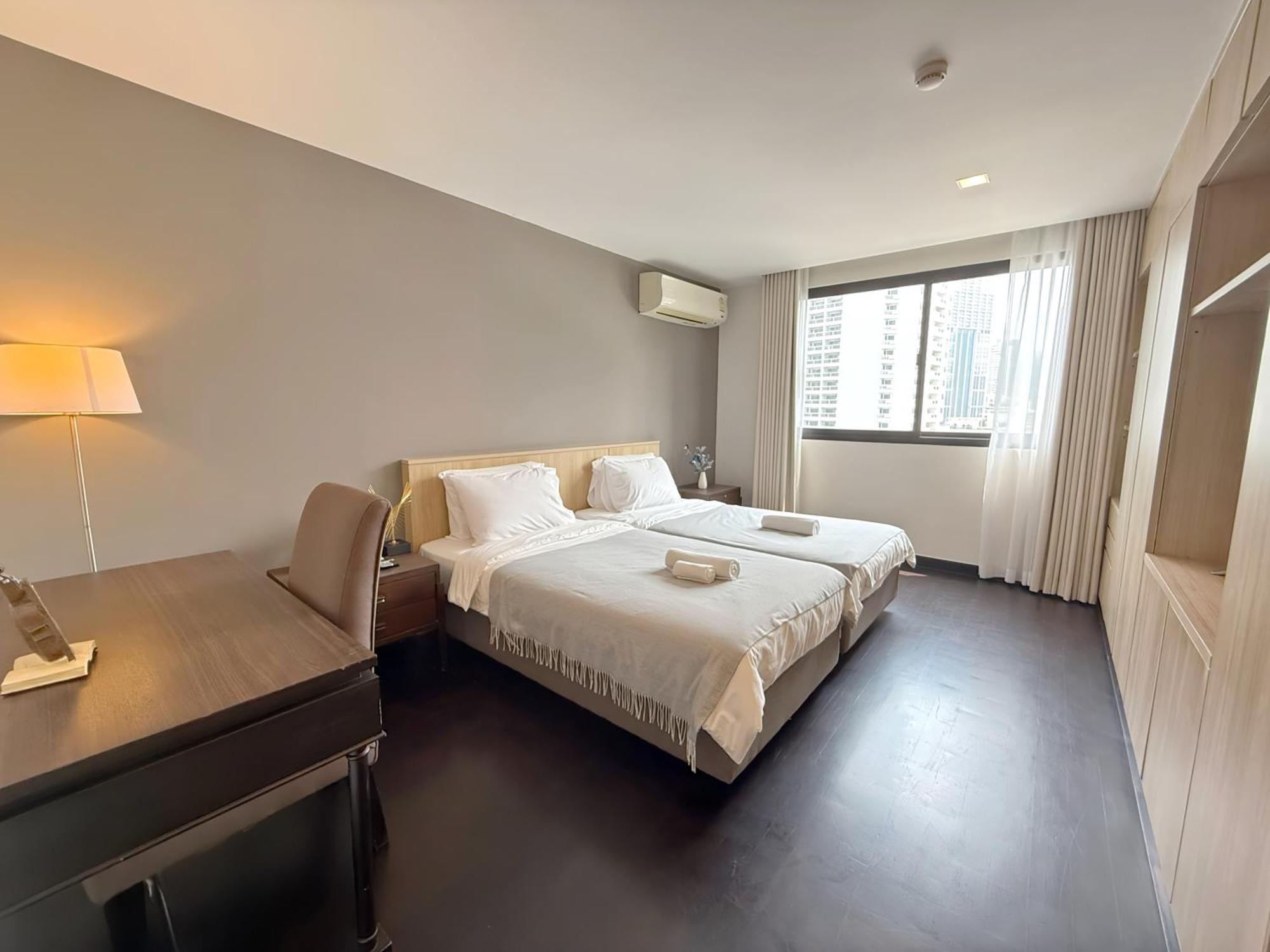 Spacious Sukhumvit Ment Near Emsphere Bts Phrom Phong Apartment Bangkok