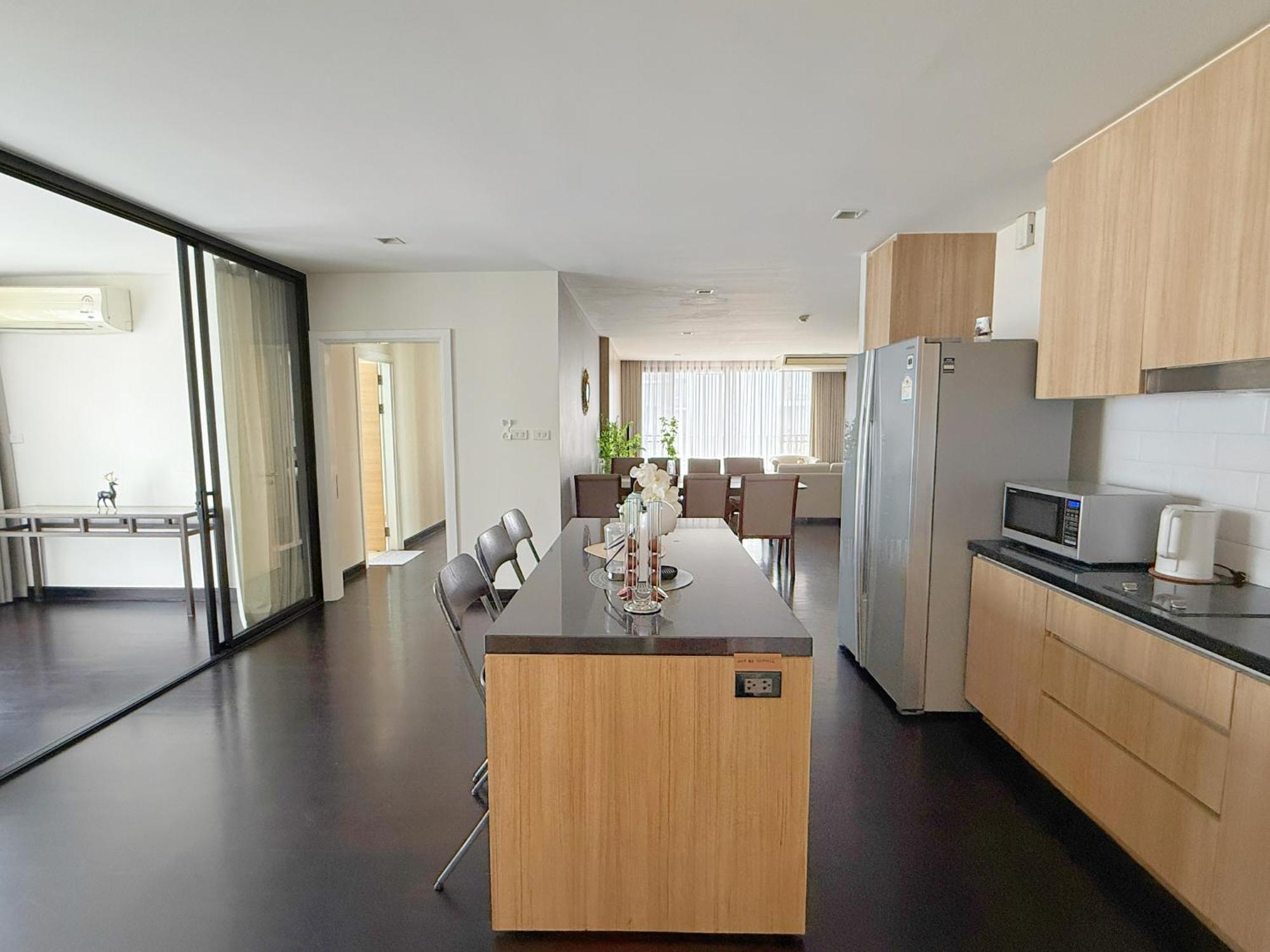 Spacious Sukhumvit Ment Near Emsphere Bts Phrom Phong