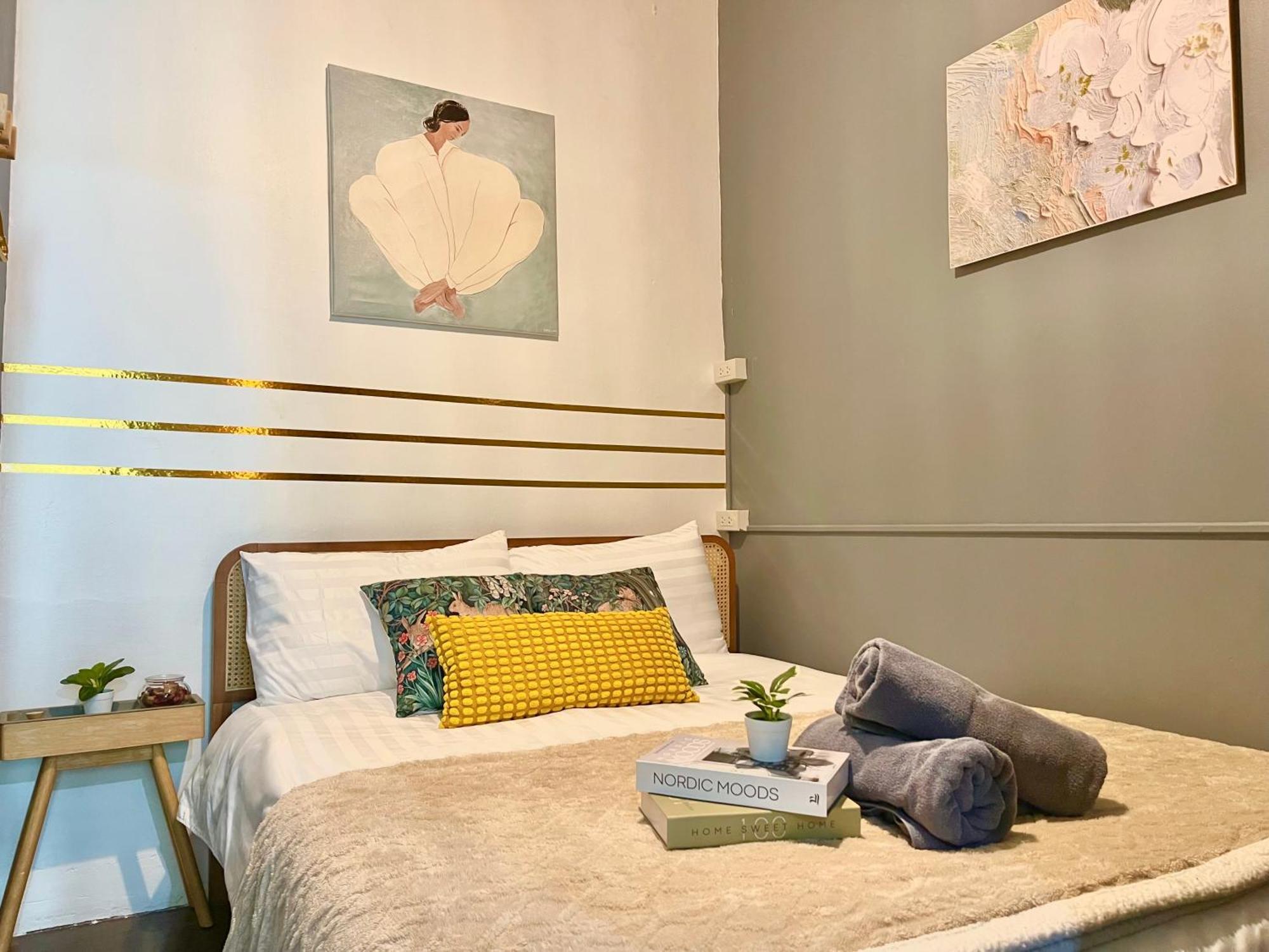 Unwind In The City, Near Grandpalace
