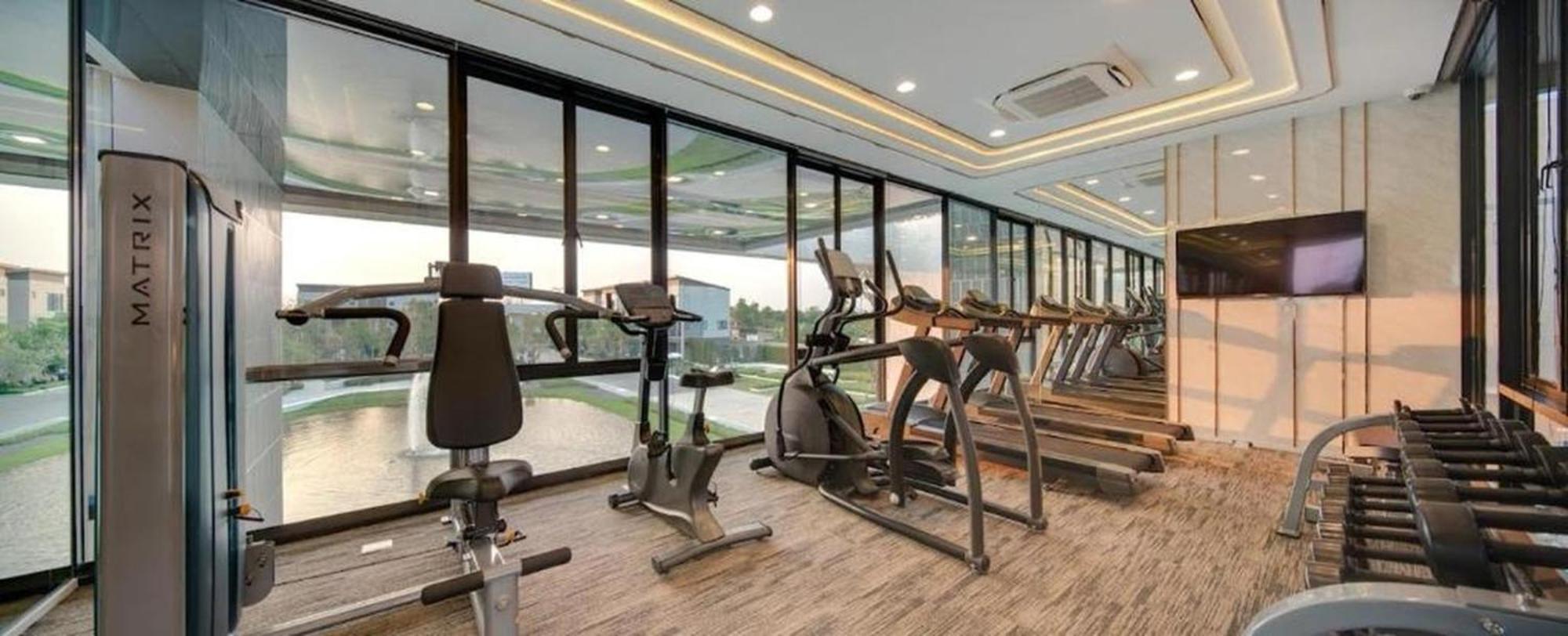 Stylish2bd Pool&gym Near Airport Nhà nghỉ *