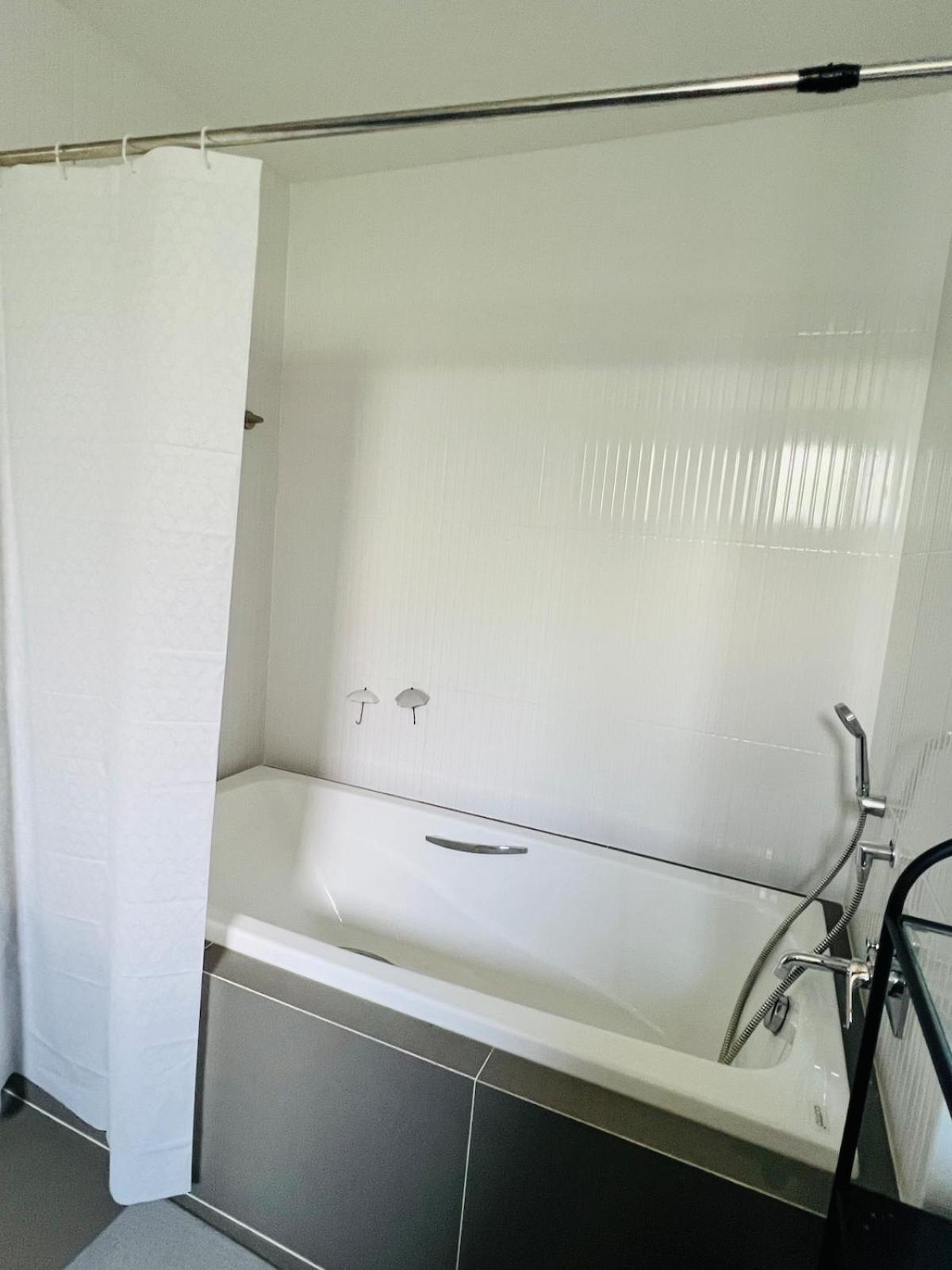 Nhà nghỉ Stylish2bd Pool&gym Near Airport