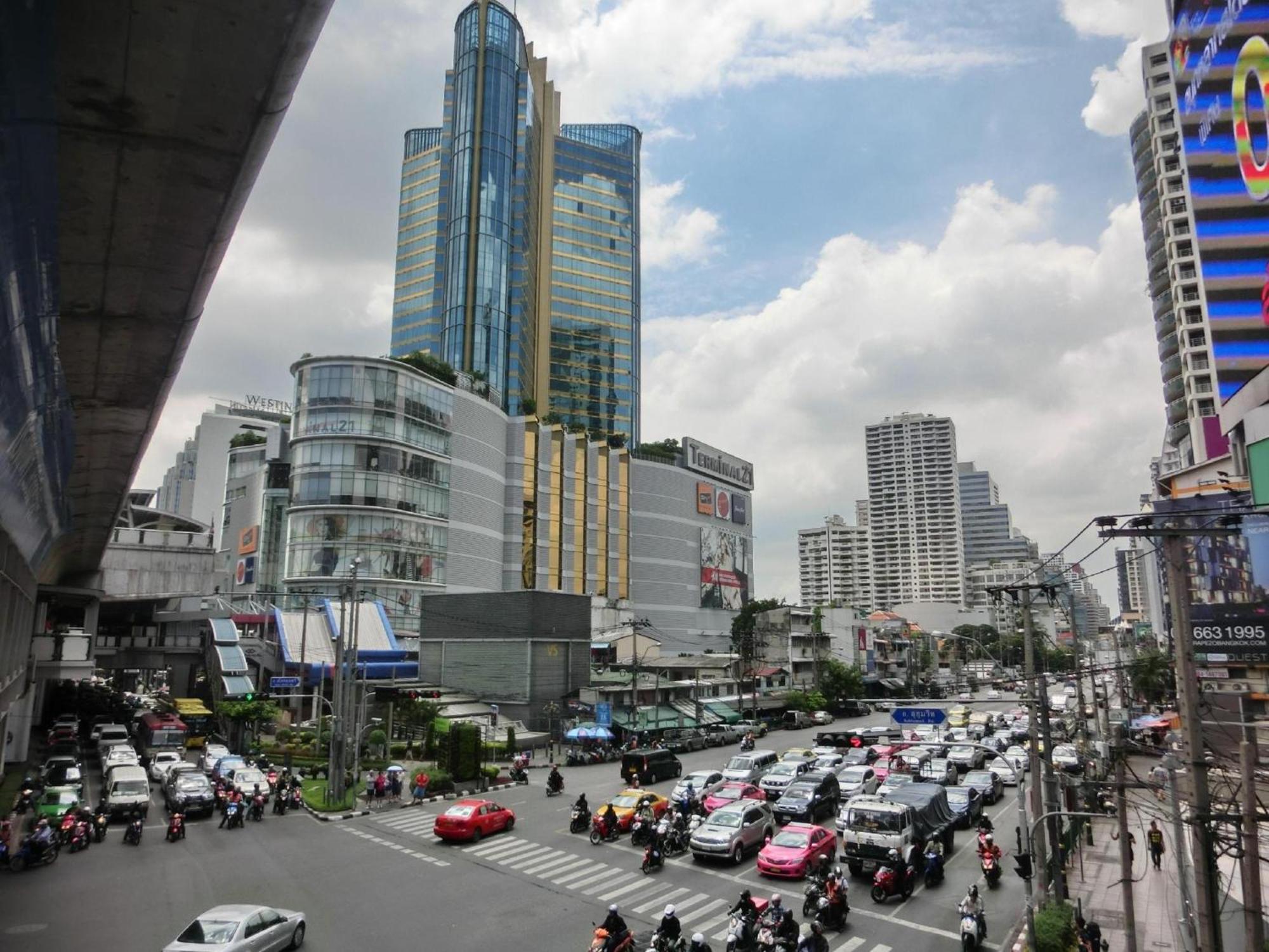 Oyo 75465 Lucky - Huai Khwang Asrama Bangkok