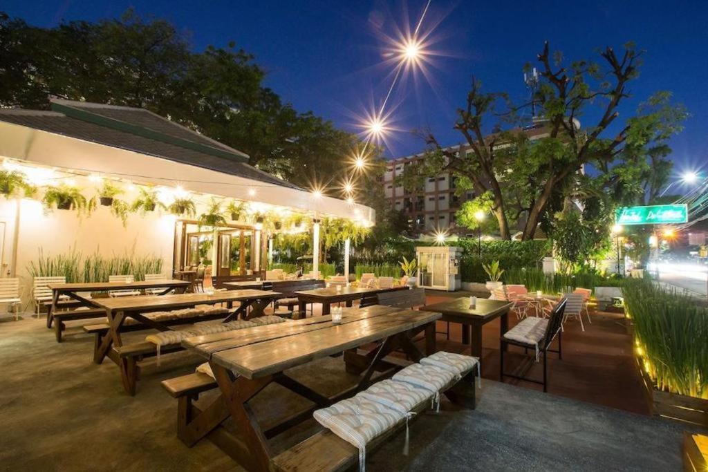 Khách sạn De Moc Bangkok