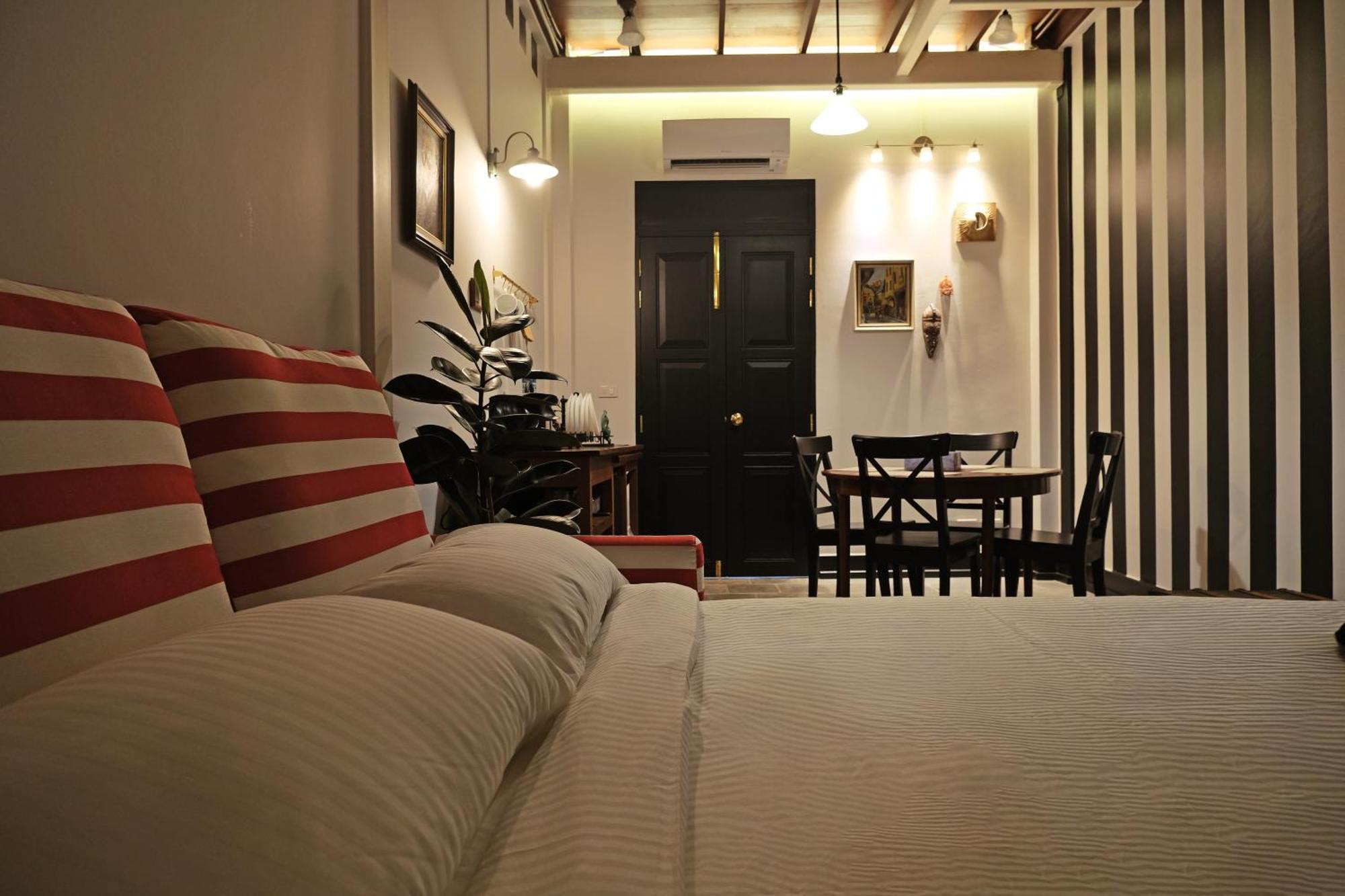 Cozy Artist Gem In Chinatown, Stroll To Mrt & Appartamento