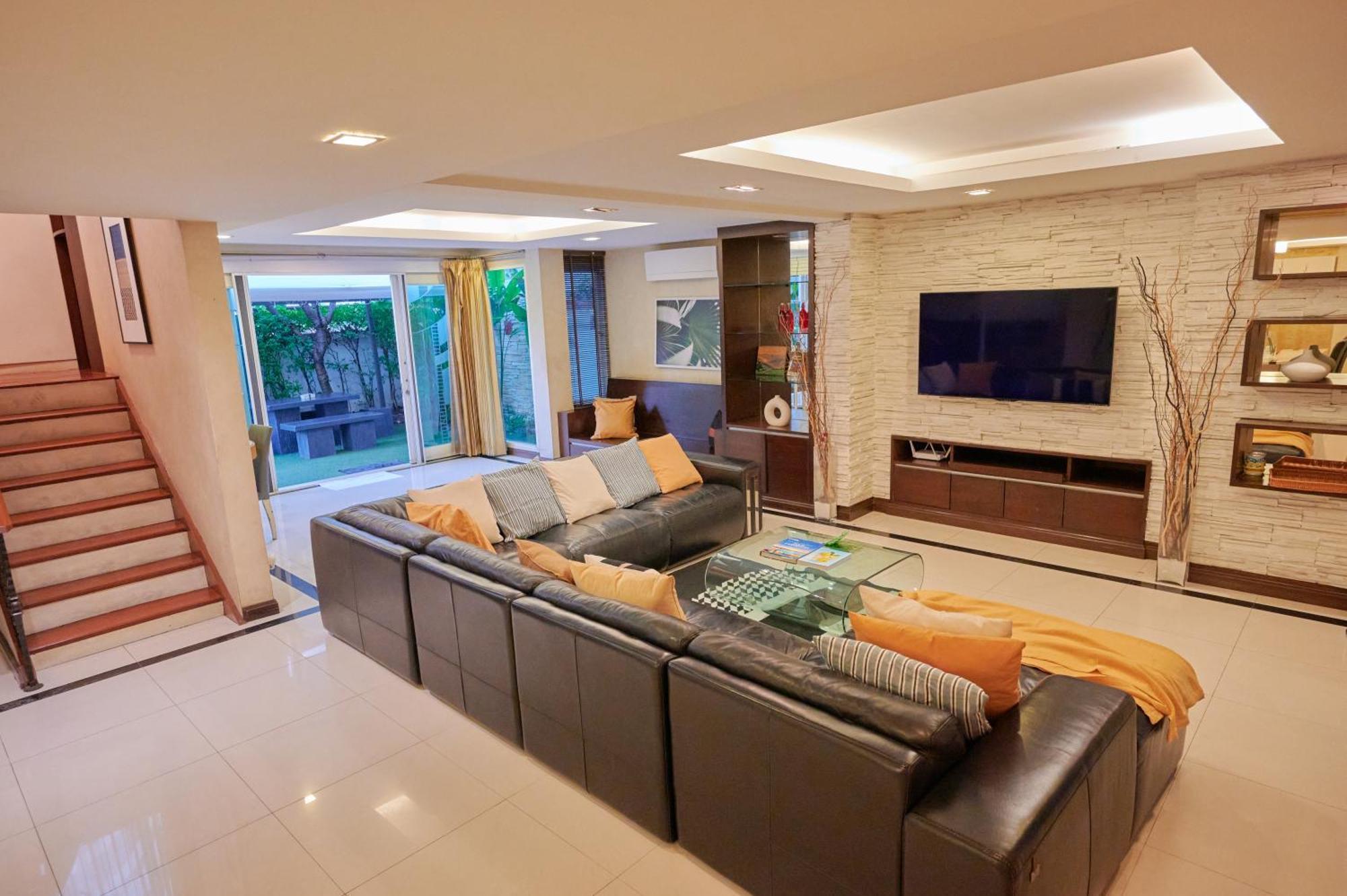Low-rise House For Groups Near Bts & Emdistrict For Spacious Cozy Bangkok