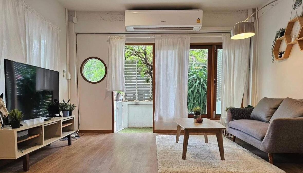 Apartment House In Pridi - Stylish 3br Pet-friendly Bangkok