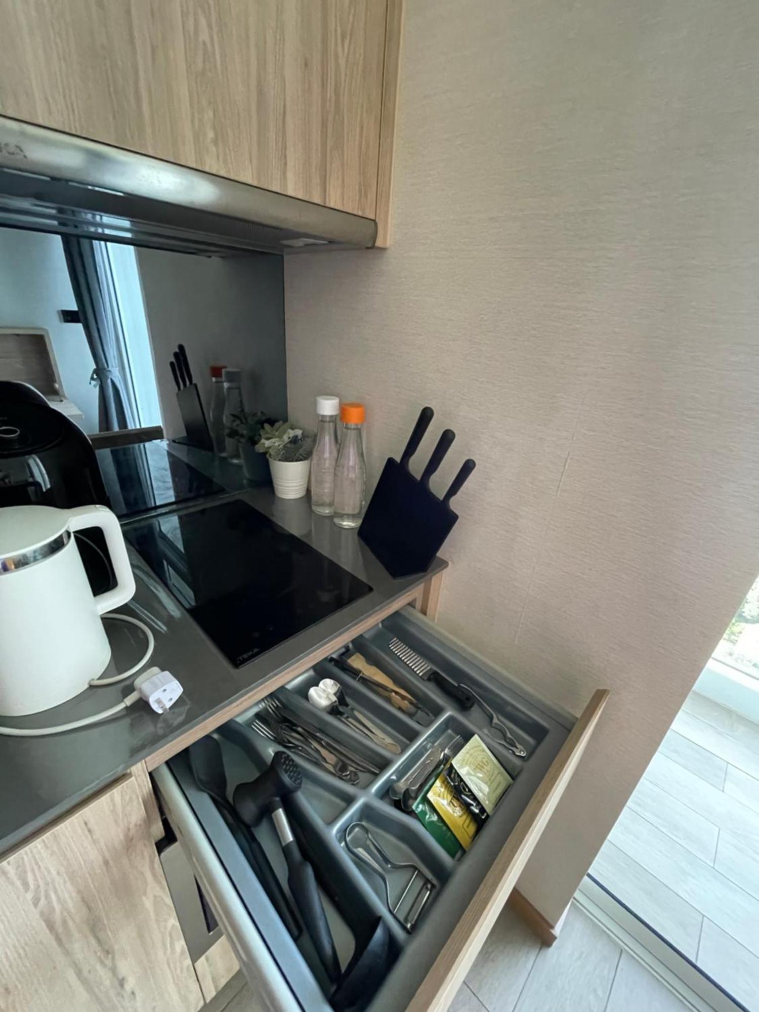 Zenith Ekkamai 1br King Size Sky View Bts Eakkamai * Bangkok