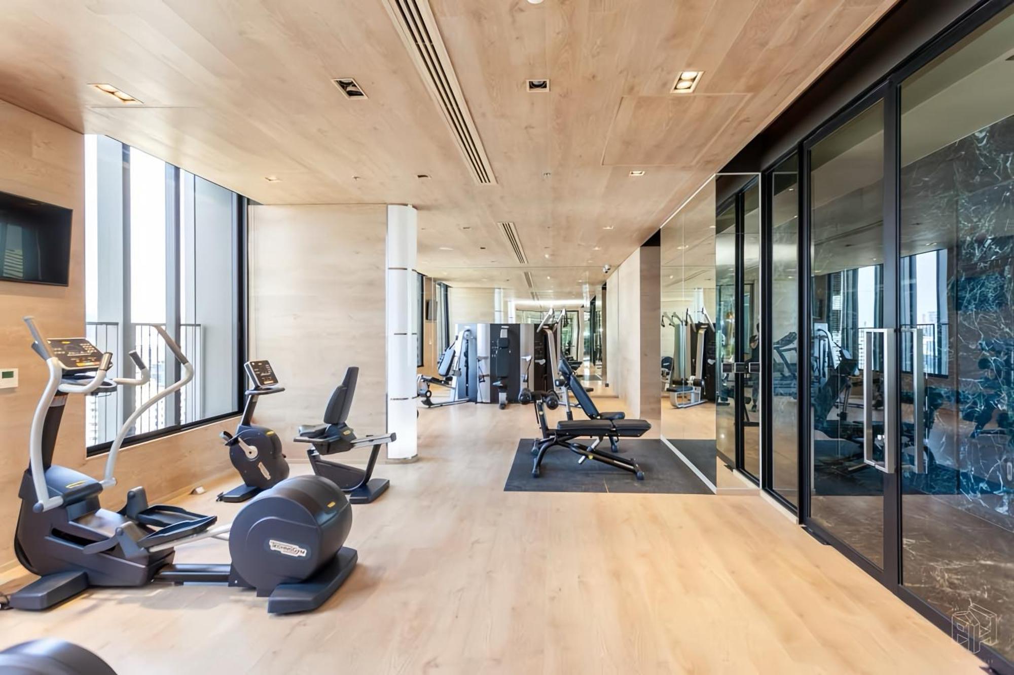 Phrom Phong 1br Luxe With Pool Gym Park Center Bangkok