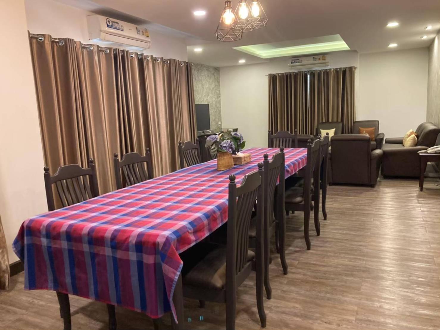 Khách sạn Boutique Poo-yai Lee Bangkok