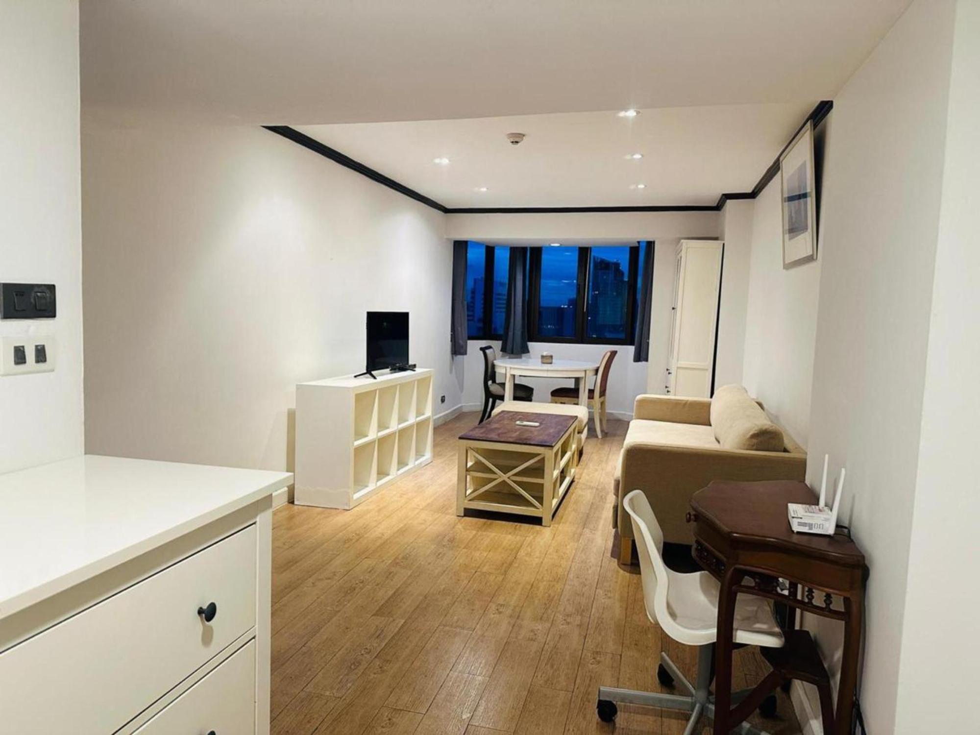Spacious 1,2 & 3 Bedroom Serviced Omni - Nana Bts Apartment Bangkok