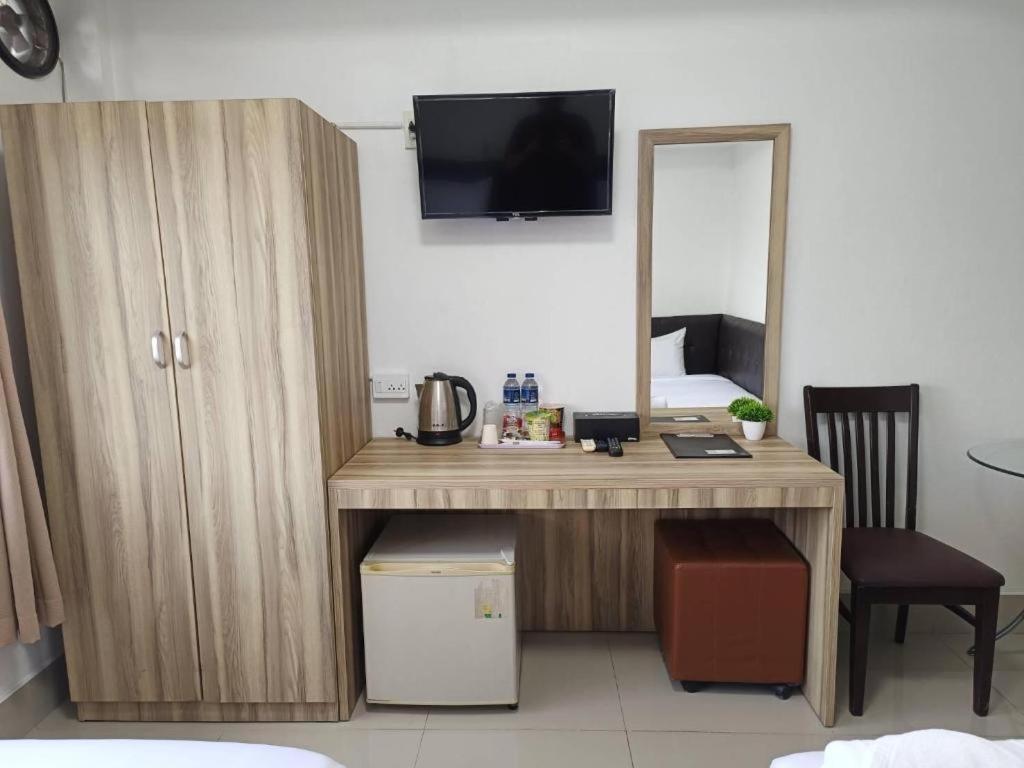 Hotel Rimnam Suk Sawat 70