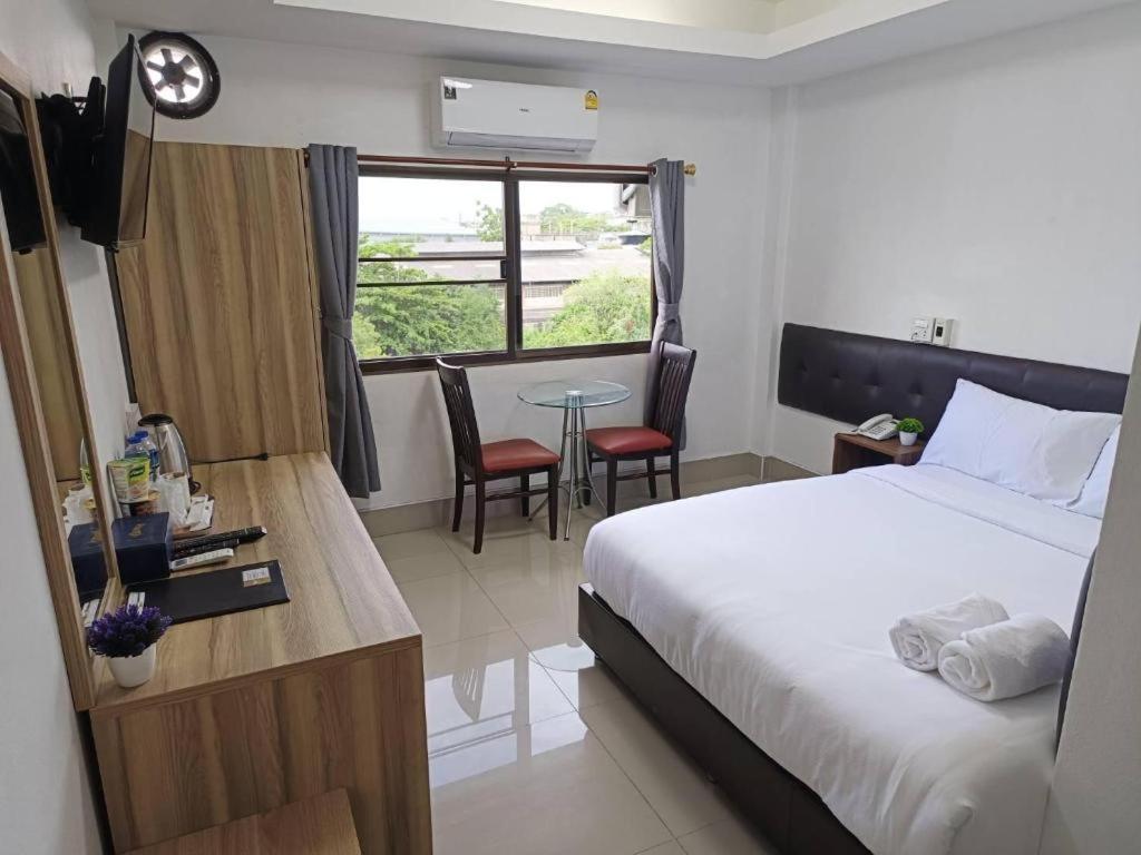 Hotel Rimnam Suk Sawat 70 2*