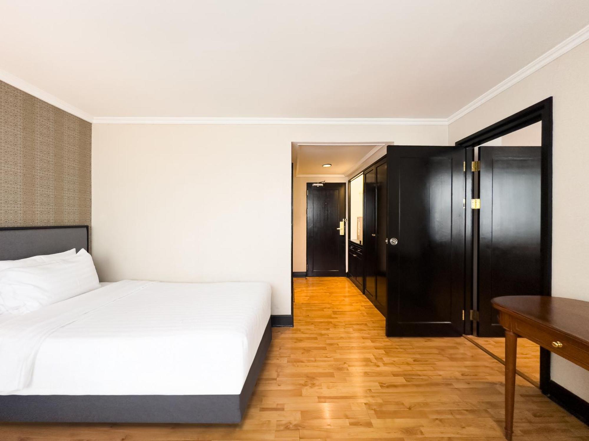 Rembrandt Residences 4*